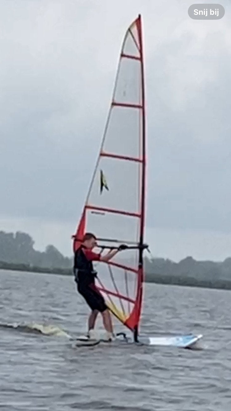 Surfplank compleet met meerdere sets zeilen,giek en mast, Watersport en Boten, Windsurfen, Gebruikt, Complete set, Ophalen of Verzenden