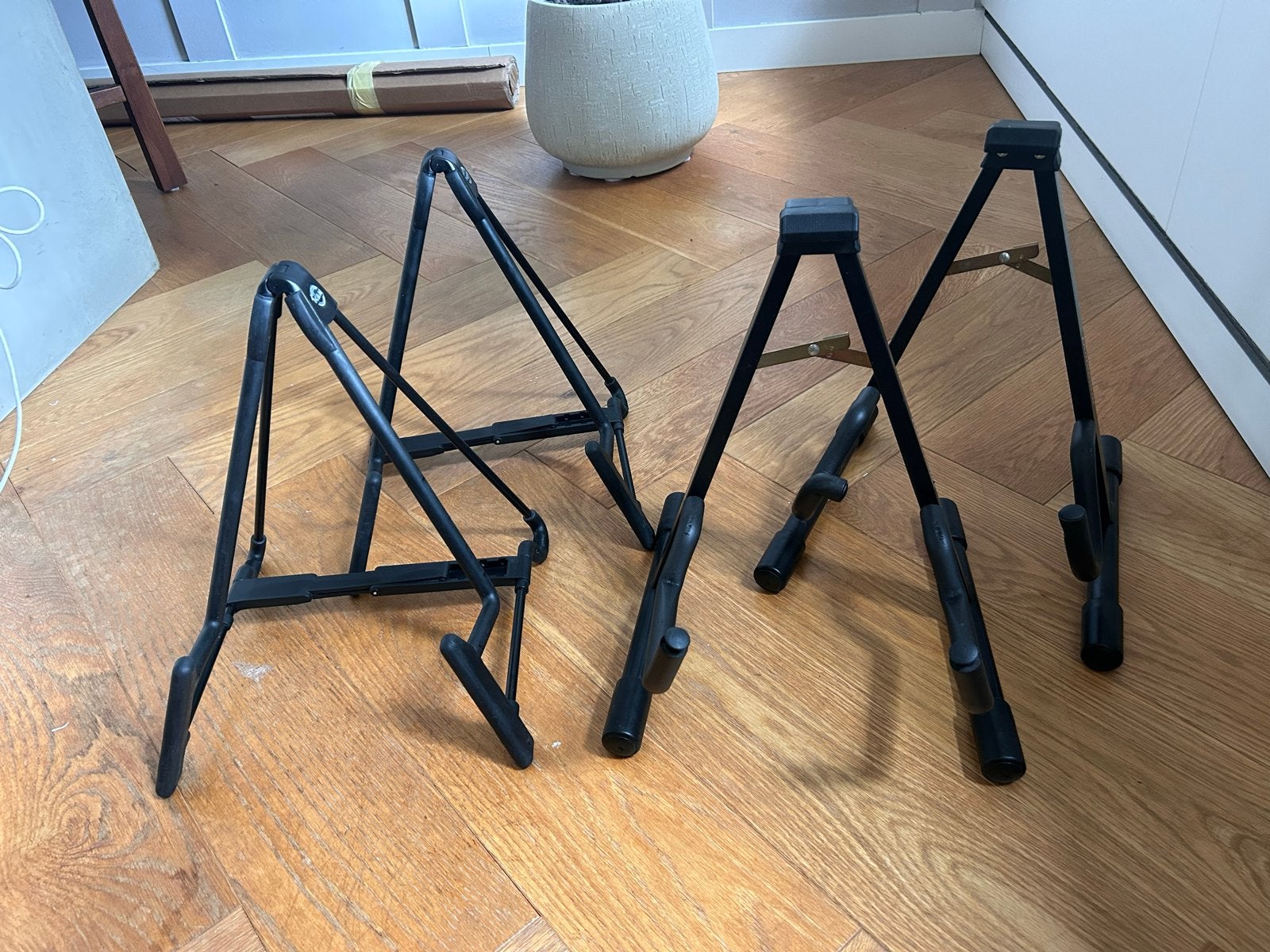 Gitaarstandaards (4 stuks) K&M en Millennium, Muziek en Instrumenten, Ophalen, Gebruikt, Instrumentstandaard, Gitaar
