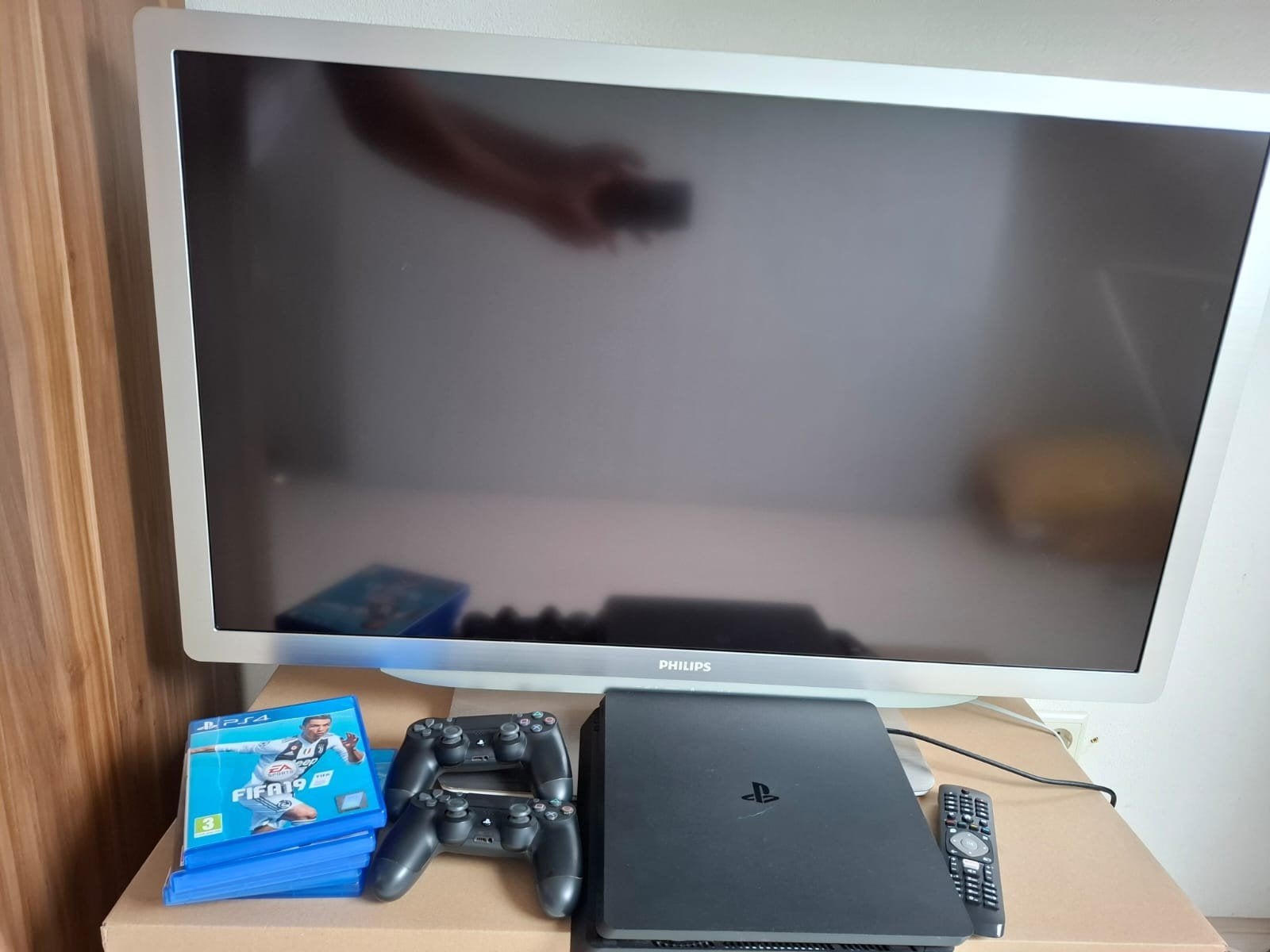 Philips TV 40PFL9606K ambilight met PS4 set, Gebruikt, Vanaf 18 jaar, Overige genres, 2 spelers