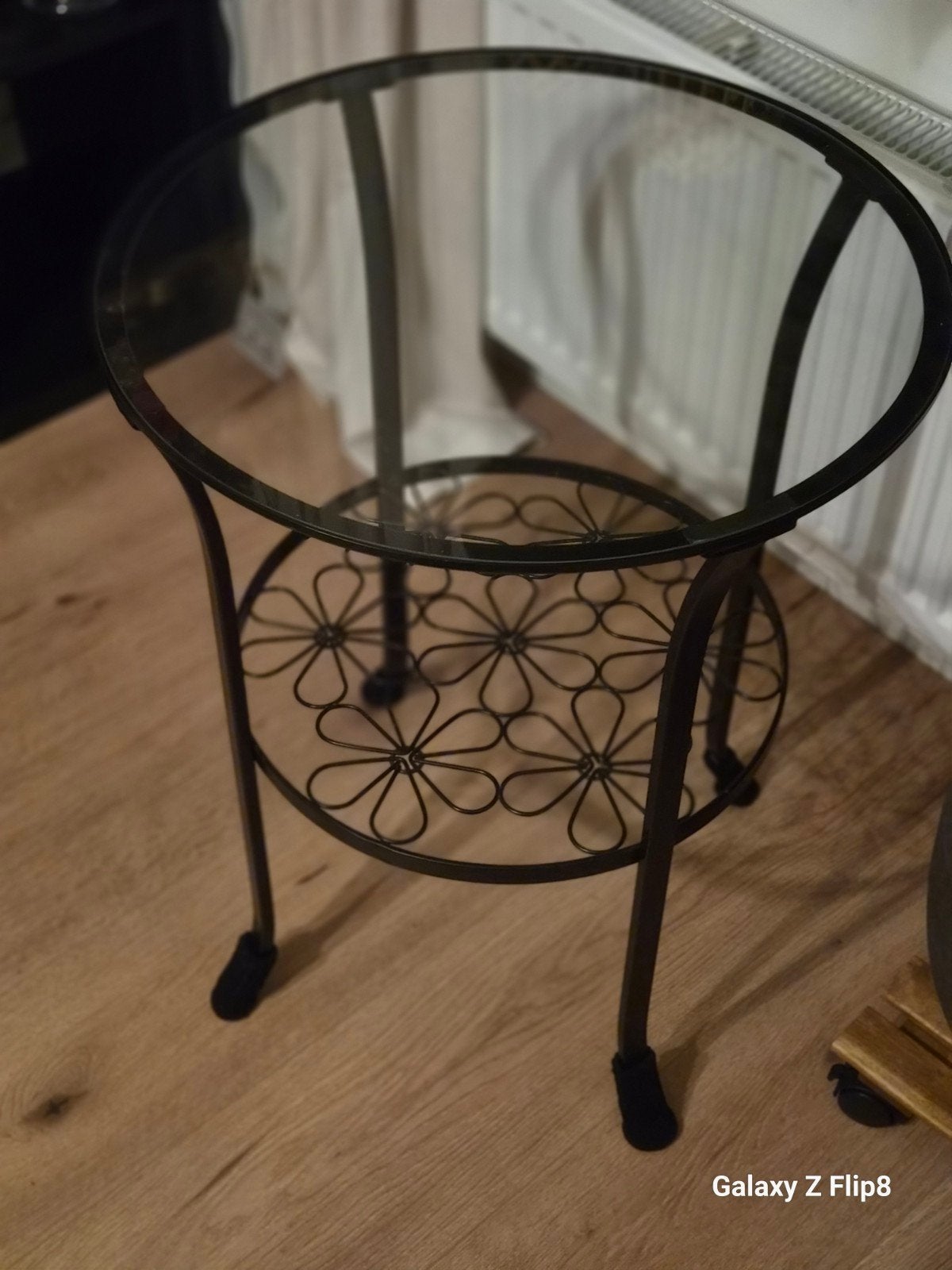 IKEA Bijzettafel met glazen blad en metalen onderstel, Modern, Decoratief, Gebruikt, Rond, Glas