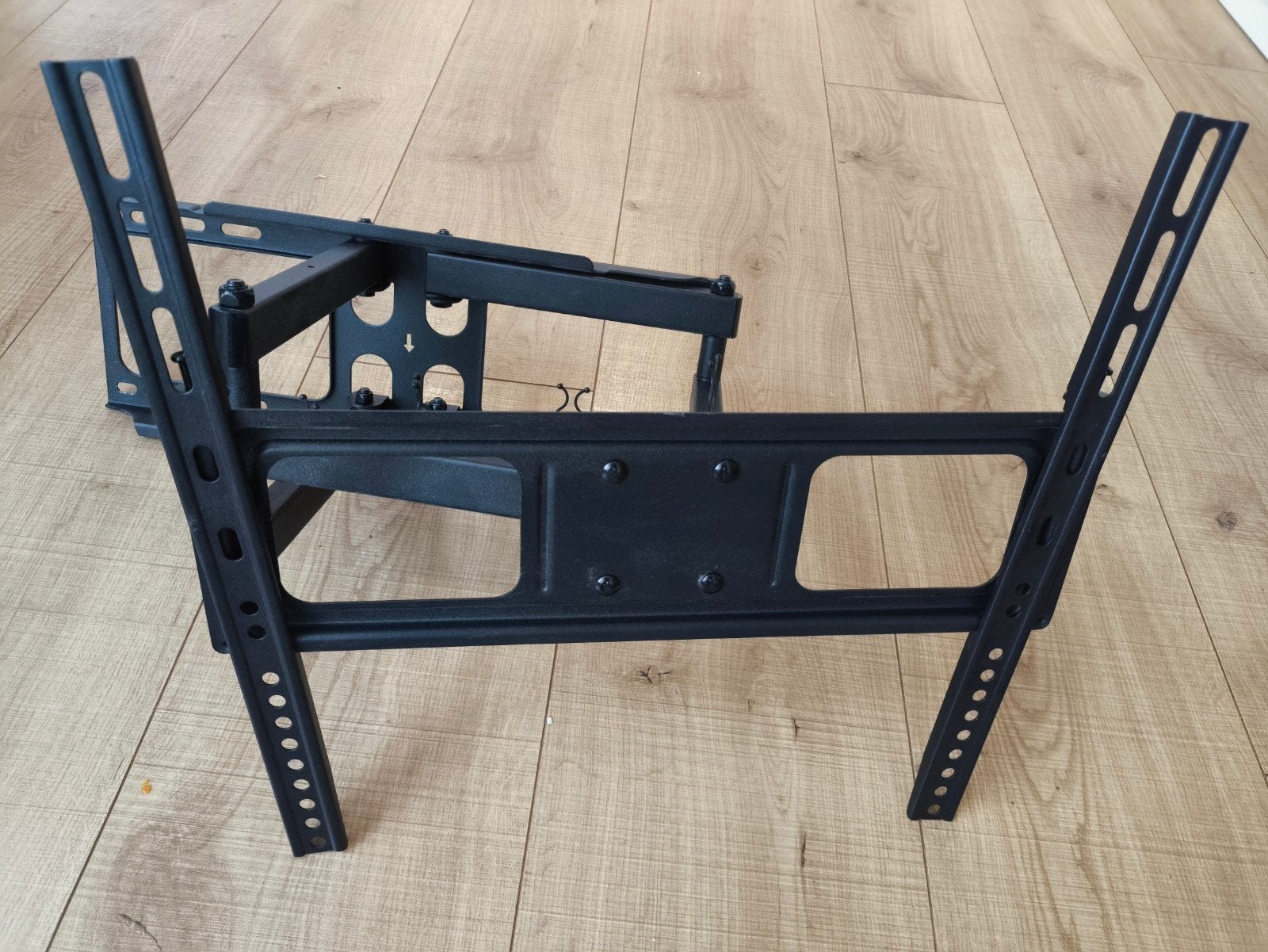 TV Muurbeugel 32-70"/40kg VESA - Verstelbaar en Stevig, Ophalen, Gebruikt