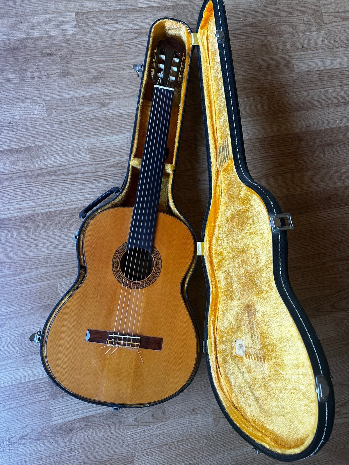 Fretloze Esteve Gitaar, Ophalen, Zo goed als nieuw, Klassieke of Spaanse gitaar, Met koffer