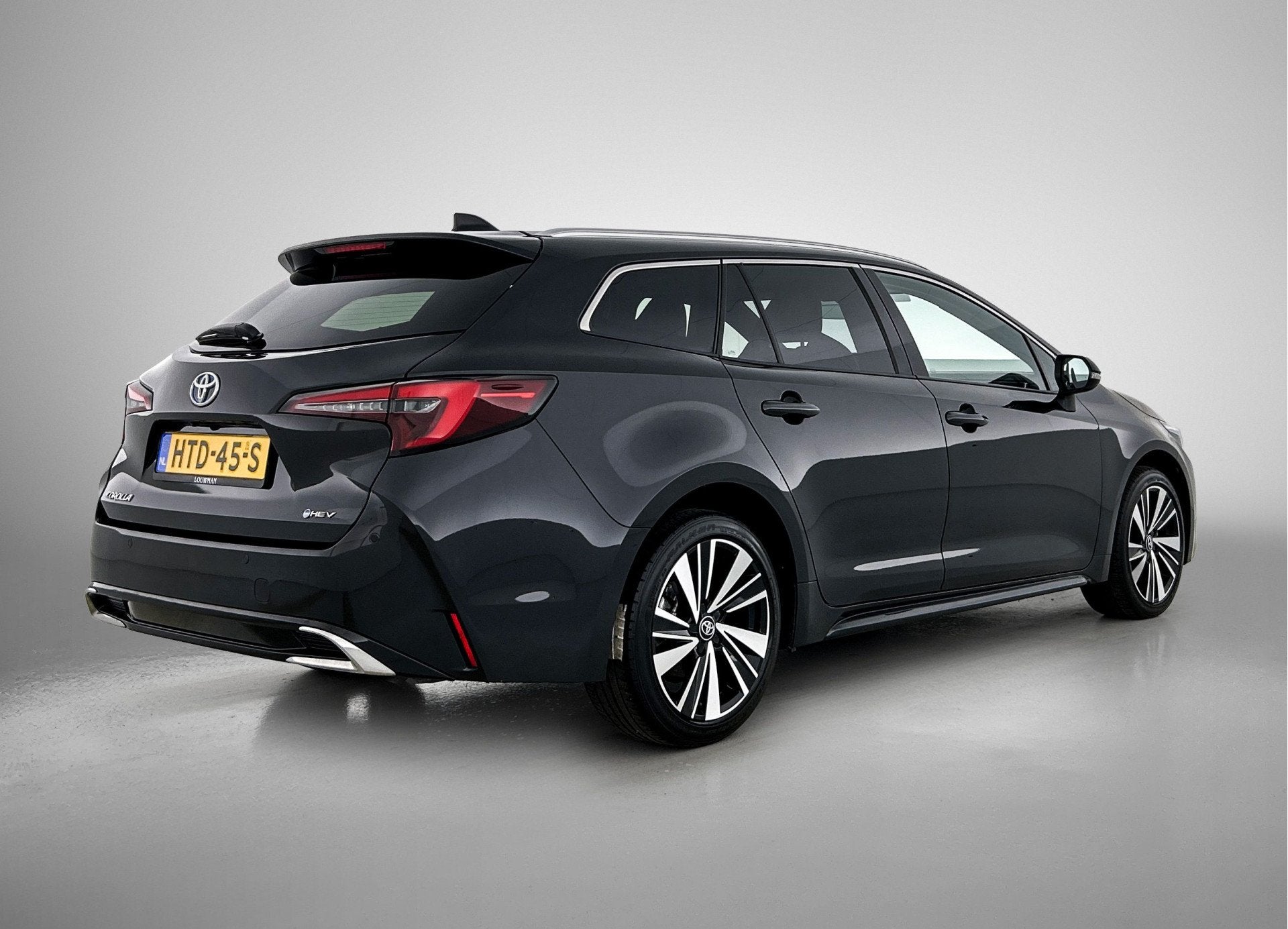 Toyota Corolla Touring Sports Hybrid 140 Dynamic | Half lede, 12 maanden, 450 kg, 4 cilinders, Zwart