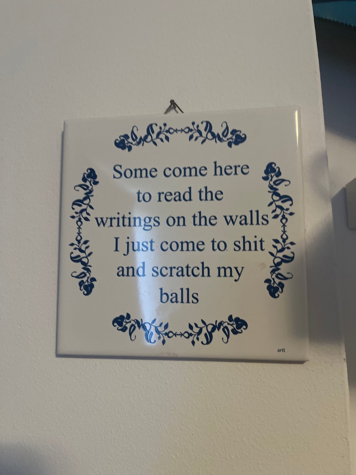 Grappige Tegel met Spreuk - "Some come here...", Antiek en Kunst, Ophalen of Verzenden