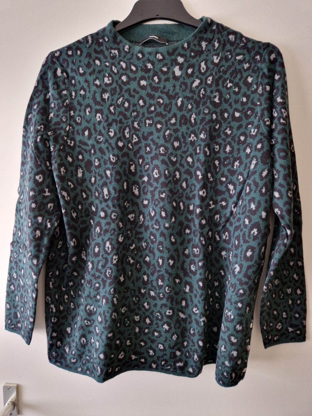 BONITA FLESSEN GROENE GEBREIDE TRUI MET LEOPARD PRINT MT. L, Kleding | Dames, Maat 38/40 (M), Nieuw, Bonita, Ophalen of Verzenden