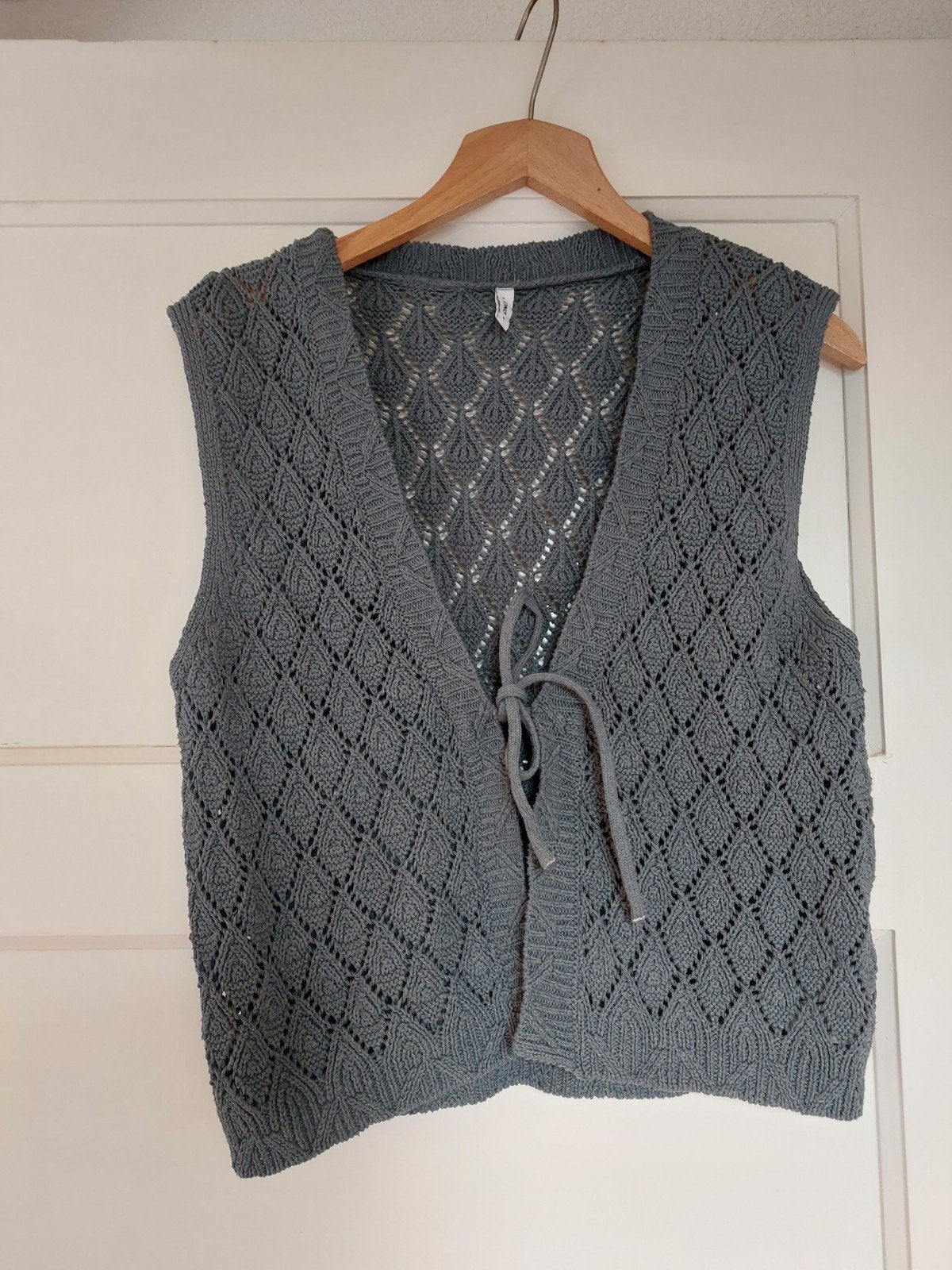 Grijsblauw vestje. Only. Mt M, Verzenden, Zo goed als nieuw, Maat 38/40 (M)