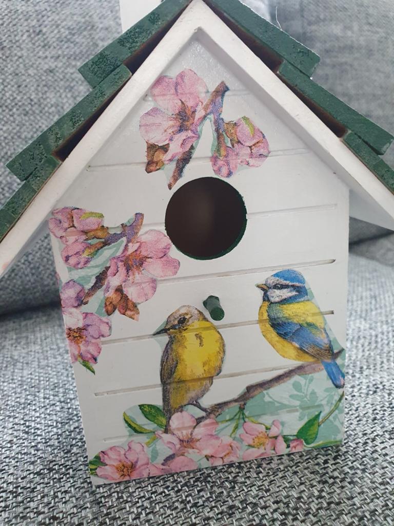 Handgemaakt vogelhuisje met vogel- en bloemdecoratie, Ophalen of Verzenden, Nieuw
