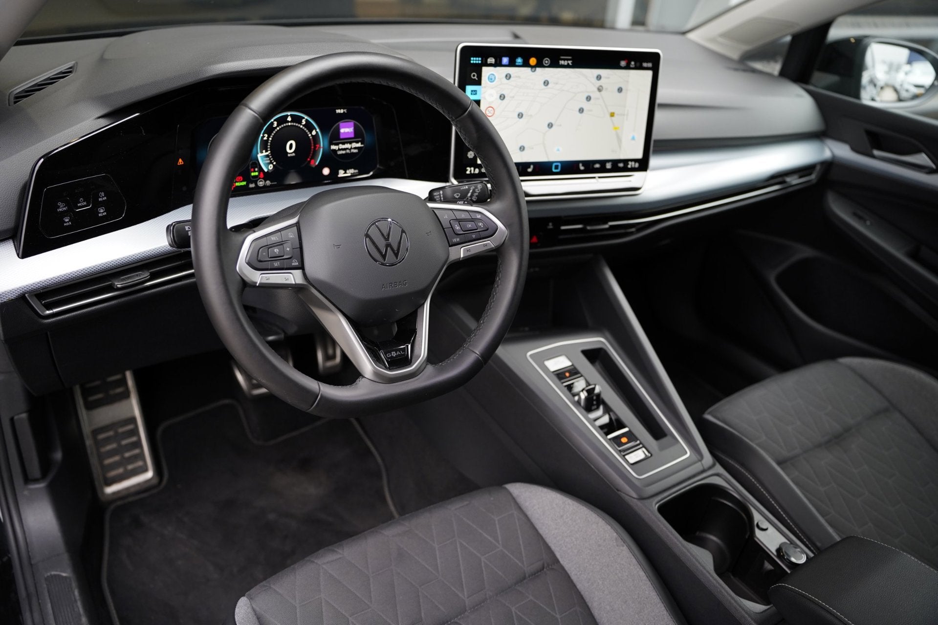 Volkswagen Golf 8.5 1.5 eTSI 150PK DSG Life Goal Edition Fac, 4 cilinders, 150 pk, Leder en Stof, Zwart