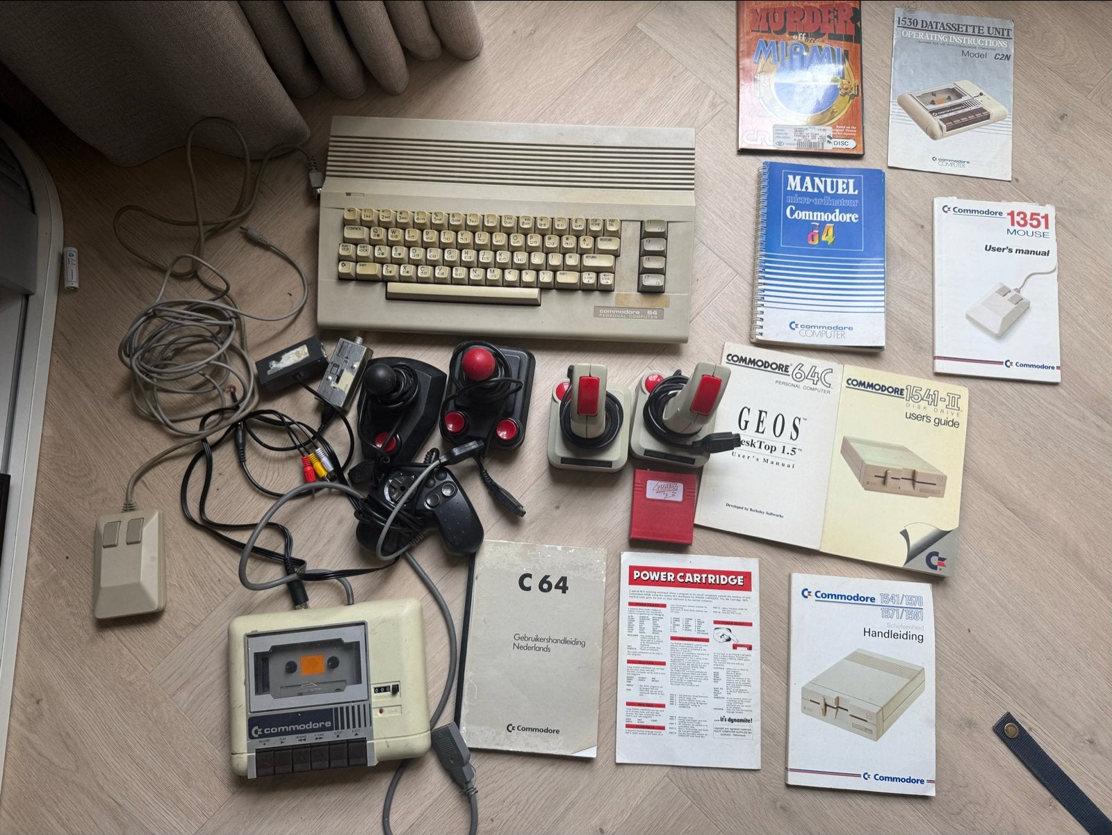 Commodore 64 Compleet Pakket met Games en Accessoires, Spelcomputers en Games, Overige modellen, Ophalen of Verzenden, Met 3 controllers of meer