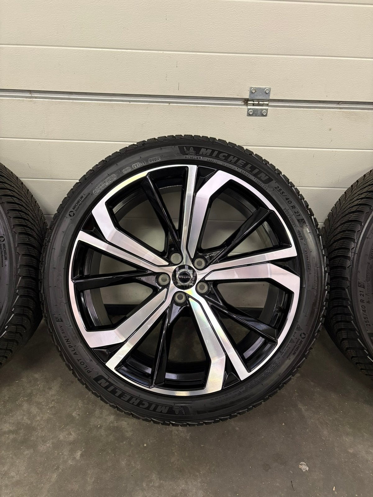Volvo XC60 21 inch R-design DEMO winterset Michelin 8mm, Gebruikt, 255 mm, Banden en Velgen, Zweden
