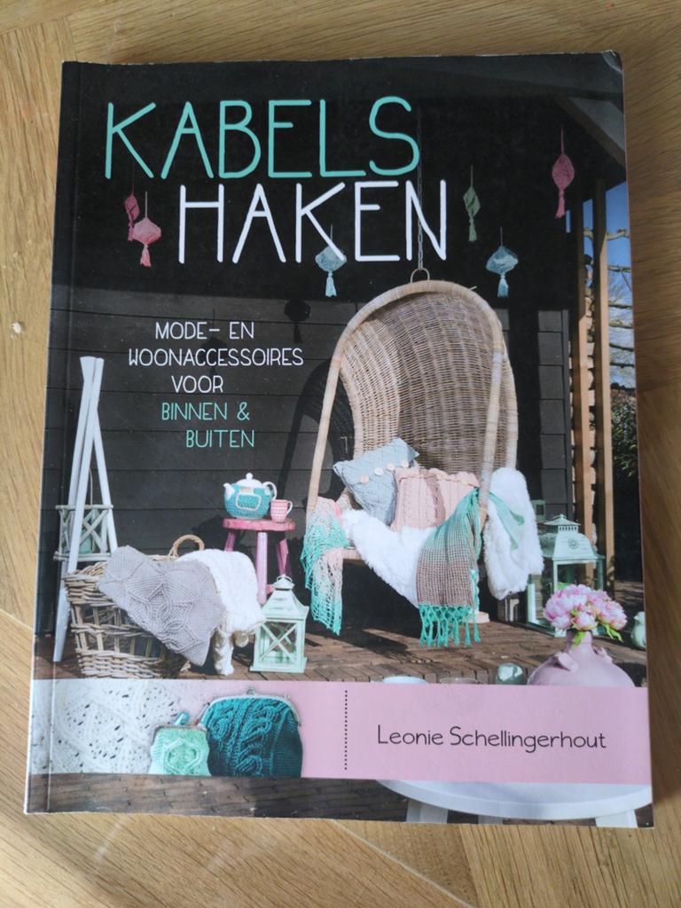 Leonie Schellingerhout - Kabels haken, Breien en Haken, Zo goed als nieuw, Leonie Schellingerhout, Ophalen of Verzenden