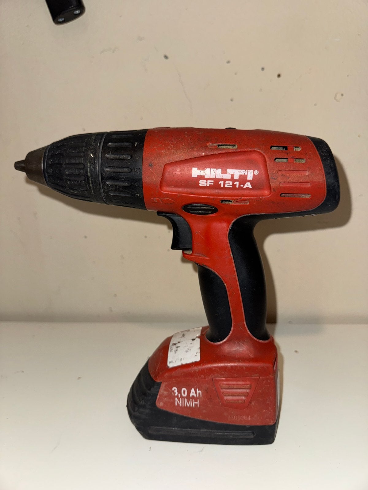 Hilti SF 121-A Accuboormachine met lader en accu, Ophalen of Verzenden, Gebruikt, Minder dan 400 watt, Boor- en Schroefmachine