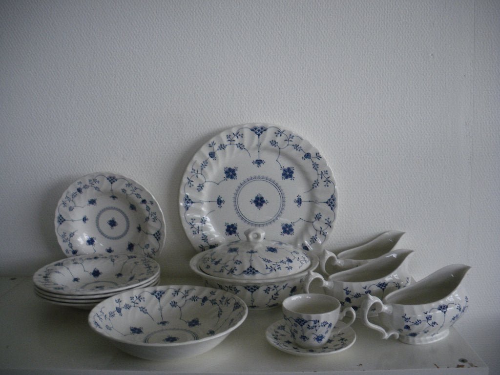 Churchill blauw/wit servies, Overige merken, Ophalen of Verzenden, Zo goed als nieuw, Bord(en)