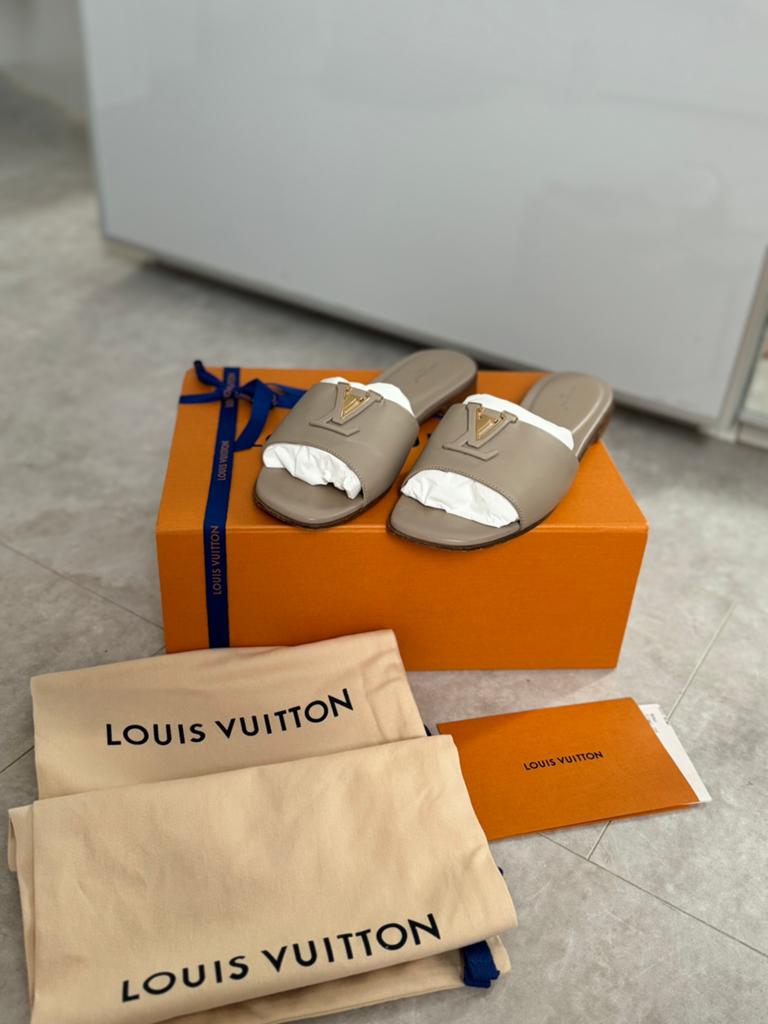Louis vuitton slippers, Ophalen of Verzenden, Zo goed als nieuw, Zwart, Overige merken