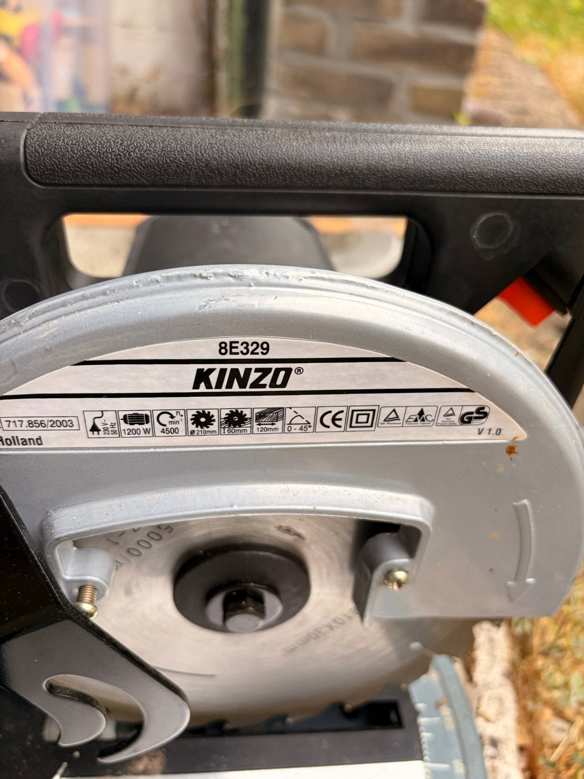 Kinzo Afkortzaag 1200W - bijna niet gebruikt, Doe-het-zelf en Verbouw, Gereedschap | Zaagmachines, 600 tot 1200 watt, Ophalen of Verzenden