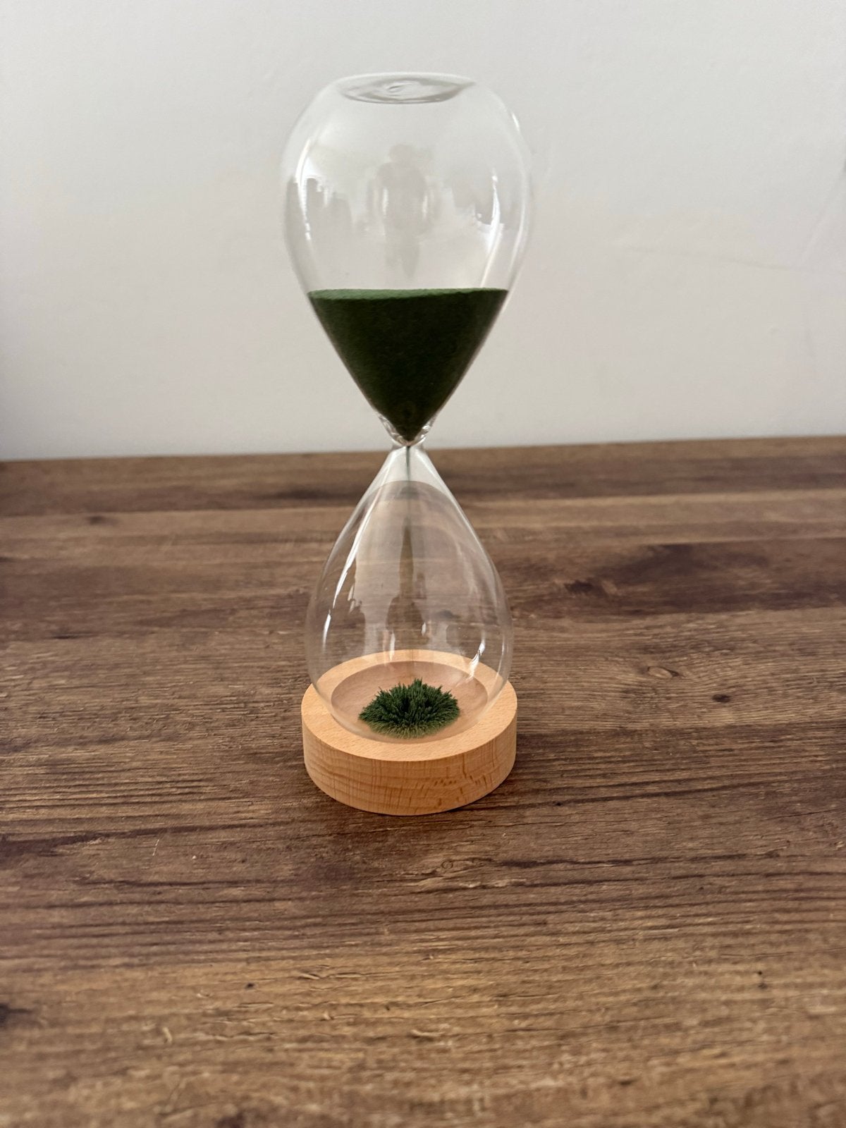 Zandloper met magnetisch zand en houten voet, Overige typen, Ophalen of Verzenden, Modern, Overige merken