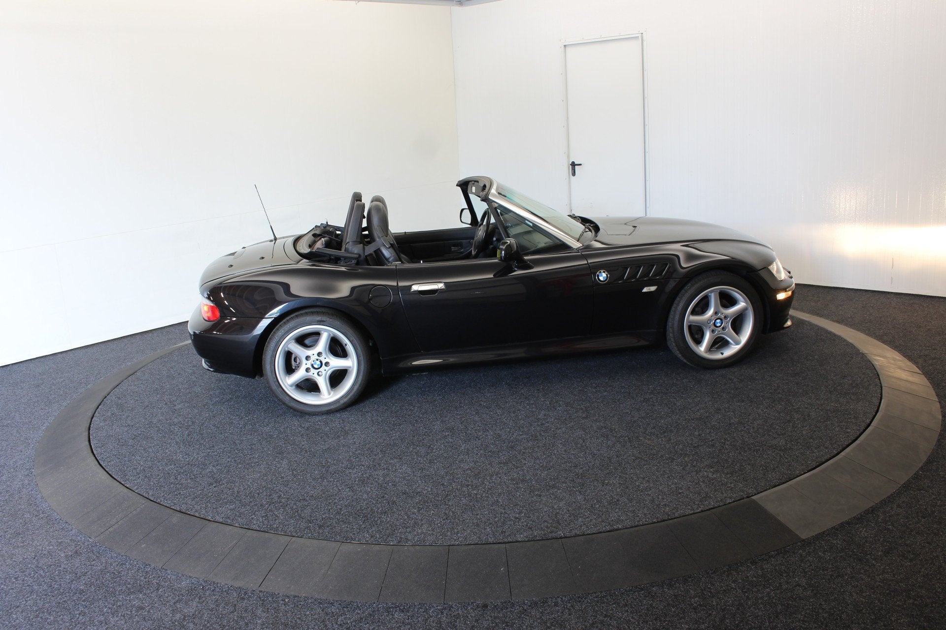 Foto 9 van BMW Z3 2.8 6 Cil.194PK Aut Widebody top conditie EL Kap Leer