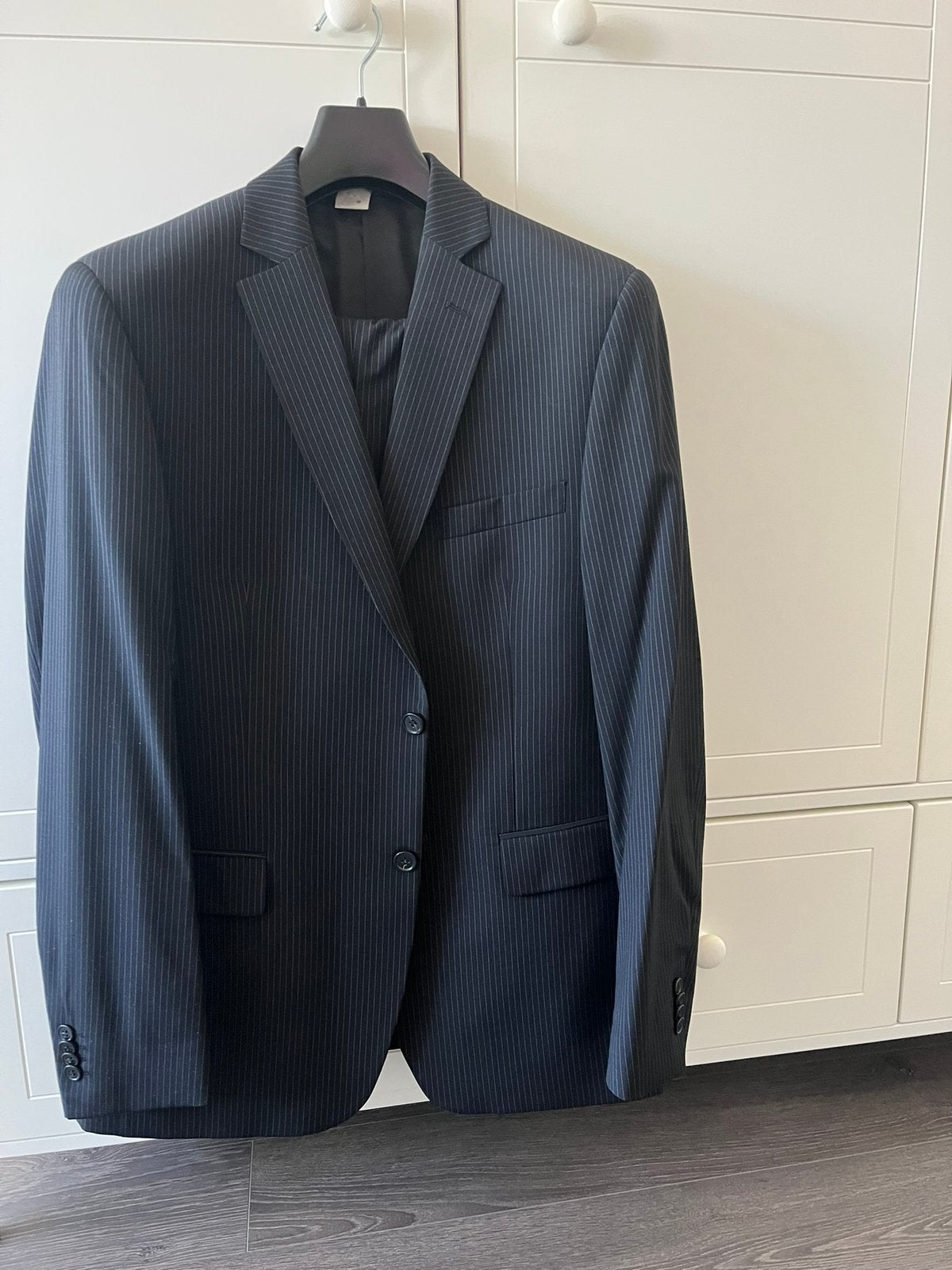 Heren 2-delig pak / kostuum zwart slim fit Avezzano mt 52, Ophalen of Verzenden, Zo goed als nieuw, Maat 52/54 (L), Zwart
