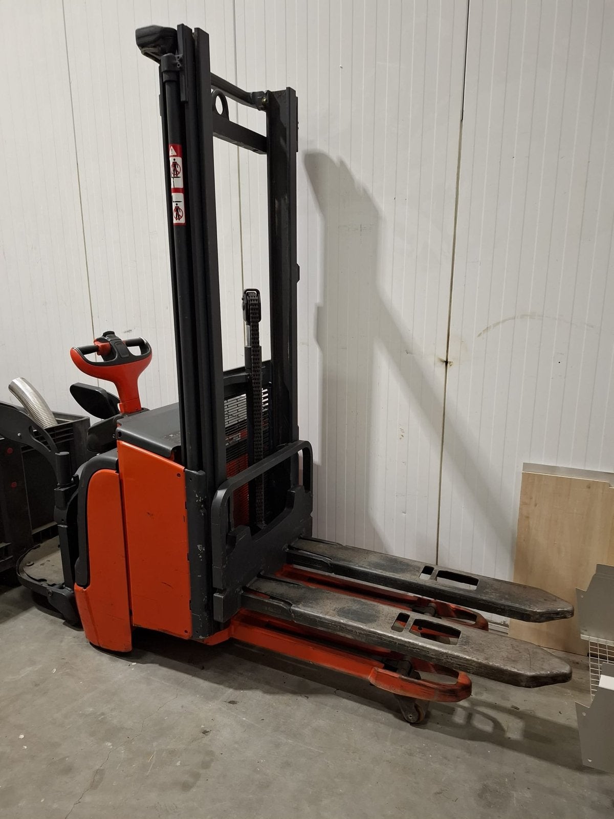 Linde L14 AP Stapelaar - Elektrisch, 1400 kg hefcapaciteit, Zakelijke goederen, Machines en Bouw | Heftrucks en Intern transport