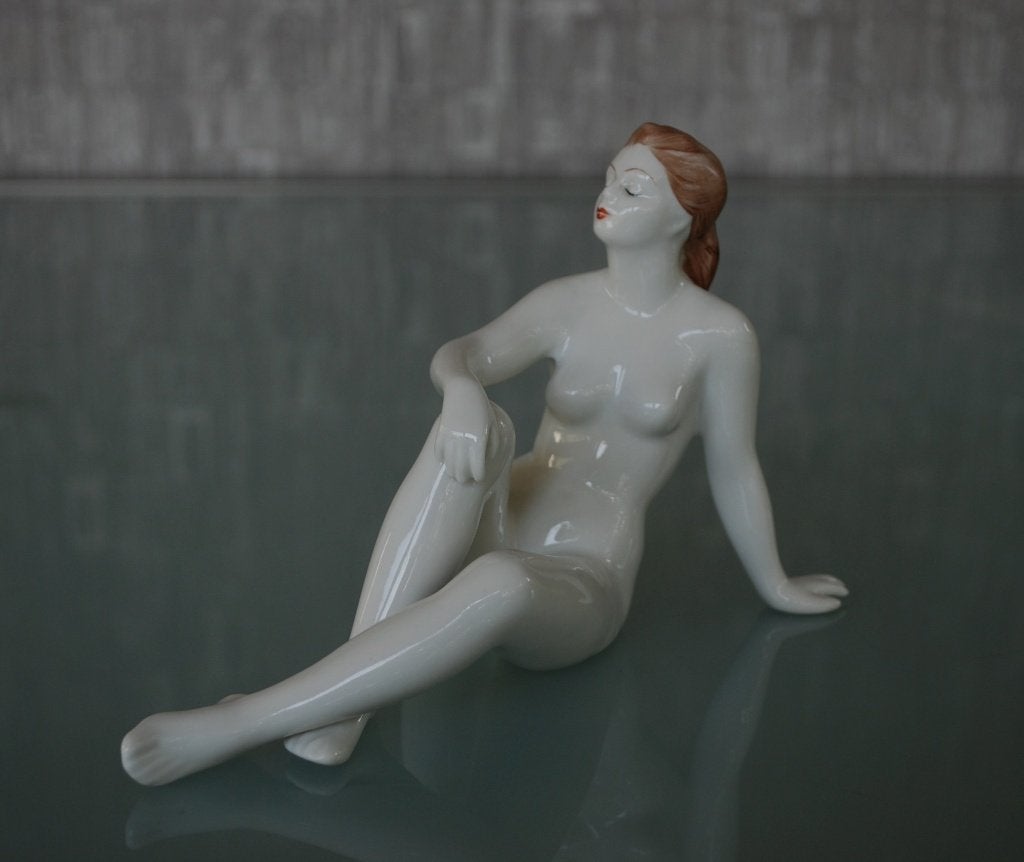 Vrouw achterover liggend 1960's Pin-up Naakt beeld Porselein, Ophalen of Verzenden