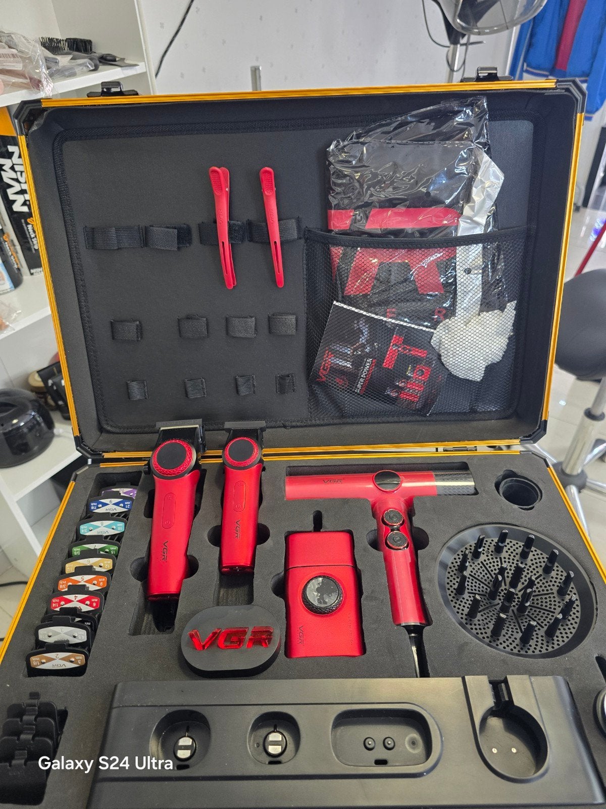 VGR Professionele Kappersset 4-in-1: Tondeuse, Trimmer, Föhn, Ophalen, Zo goed als nieuw, Scheren en Epileren
