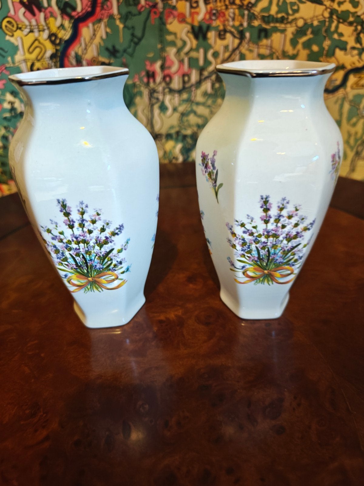 2 Engelse vaasjes Palissy Sweet Lavender 12 cm hoogte, Antiek en Kunst, Antiek | Vazen, Ophalen of Verzenden