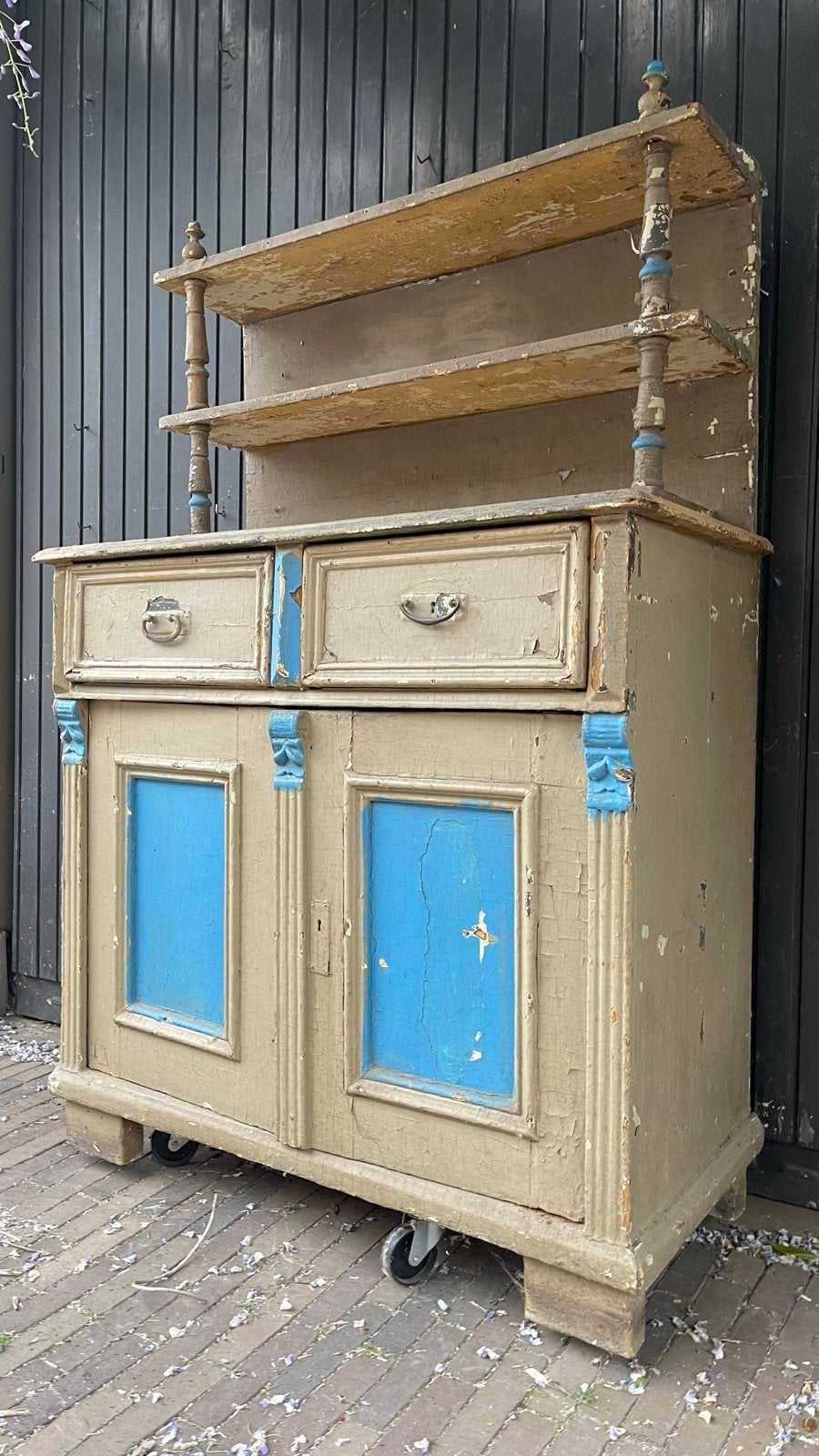 Foto 4 van BARNFIND: brocante kast/keukenkast/buffetkast/servieskast