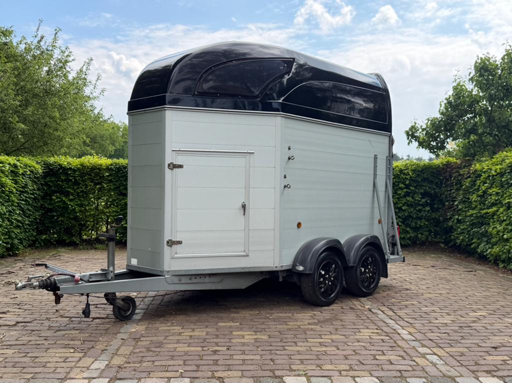 Mooie 2 paards atec vol aluminium met zadelkamer, Ophalen, Aluminium, Zo goed als nieuw, 2-paards trailer