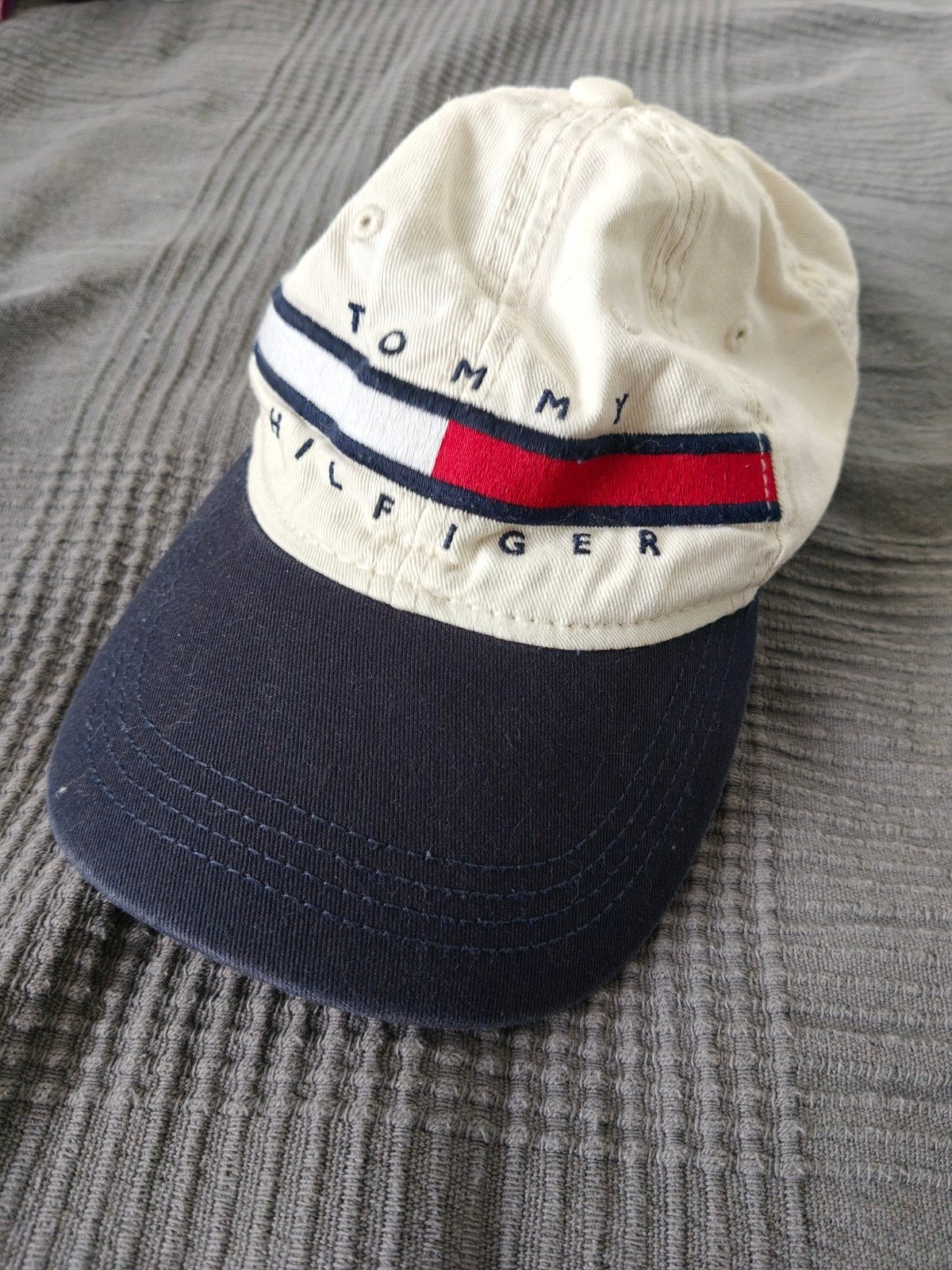 Tommy Hilfiger Pet - Beige met Donkerblauwe Klep, Tommy Hilfiger, Pet, Gedragen, One size fits all