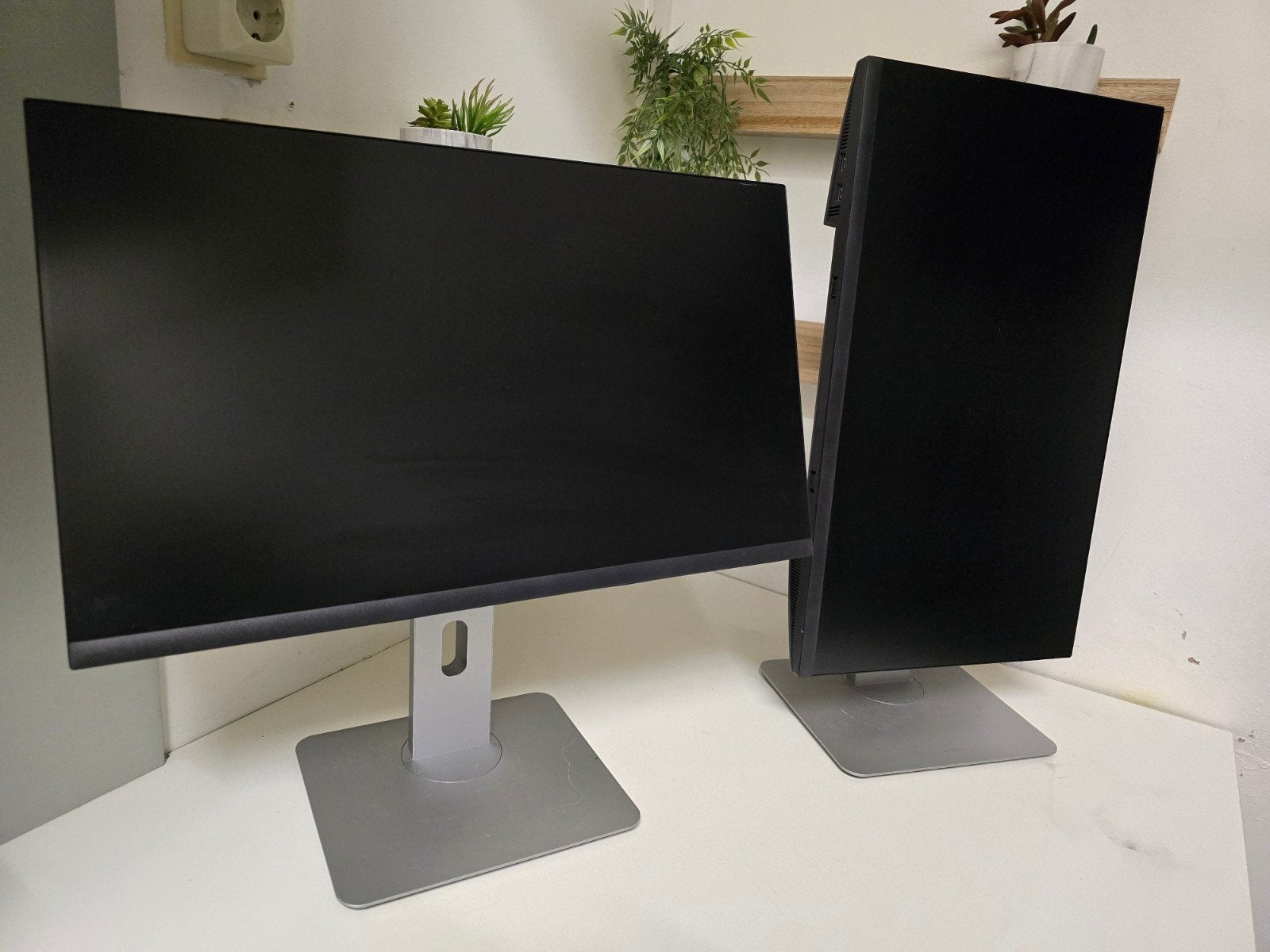 Dell monitor 24" met ingebouwde usb C dock - HDMI & meer |5x, Computers en Software, Monitoren, Ophalen of Verzenden