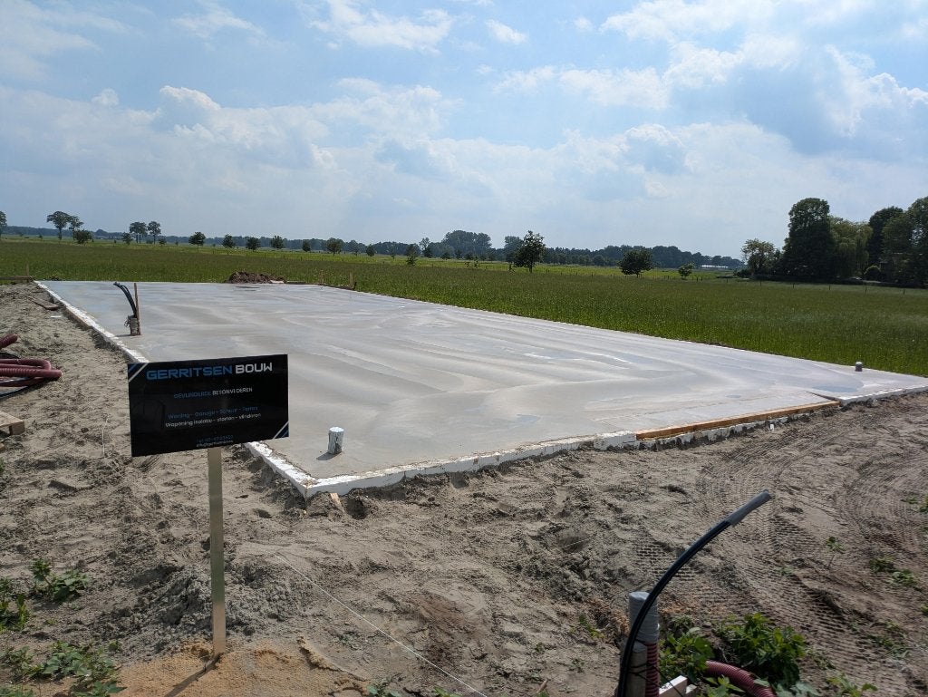 betonvloeren gestort en gevlinderd!