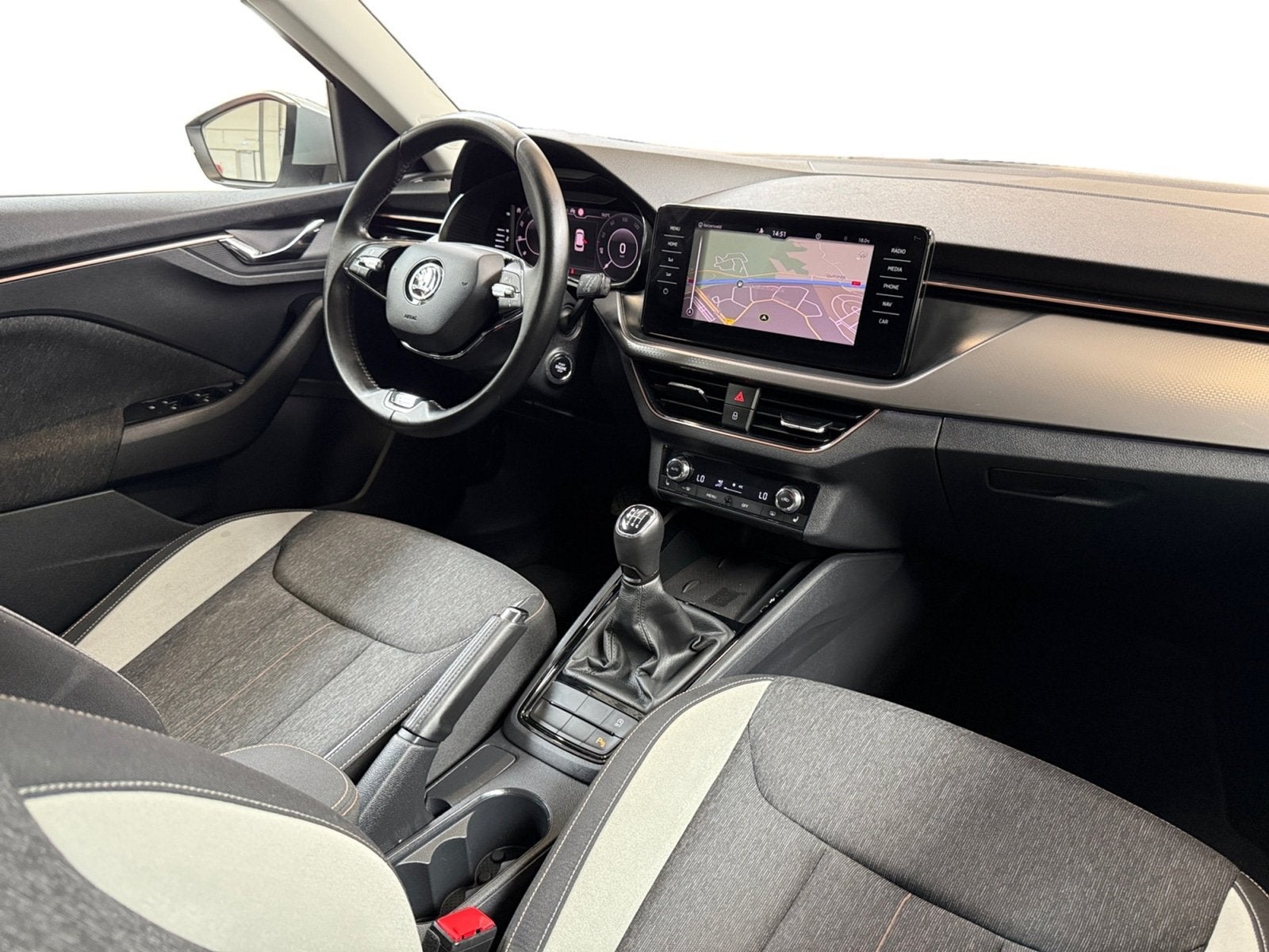 Skoda Kamiq 1.0 TSI Business Edition I Trekhaak I Stoelverwa, Auto's, Automatische klimaatregeling, Gebruikt, Euro 6, 49 €/maand