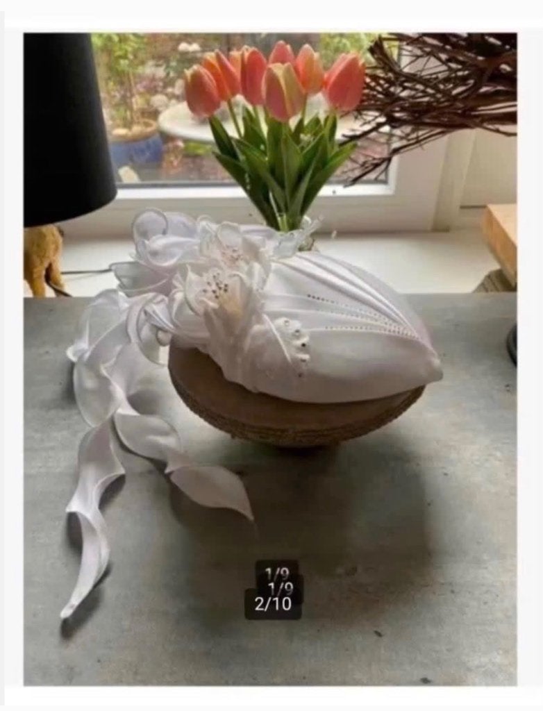 Mooi wit bruids hoedje met bloemen en lint, Wit, Ophalen of Verzenden, Zo goed als nieuw, Accessoires