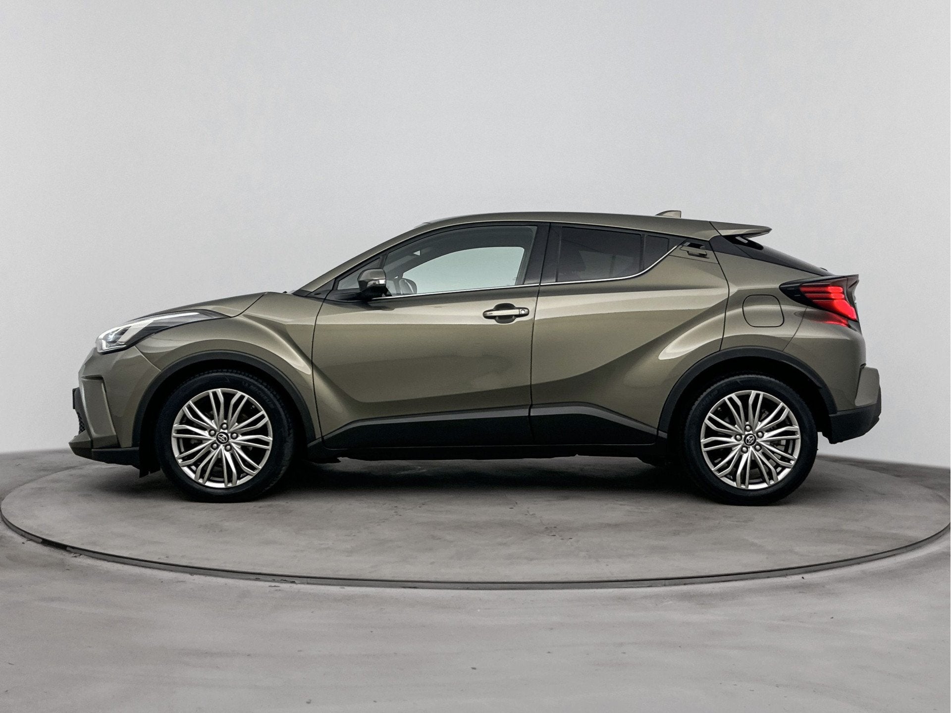 Toyota C-HR 1.8 Hybrid Executive | Dealer Onderhouden | JBL, 12 maanden, 4 cilinders, Leder en Stof, 122 pk