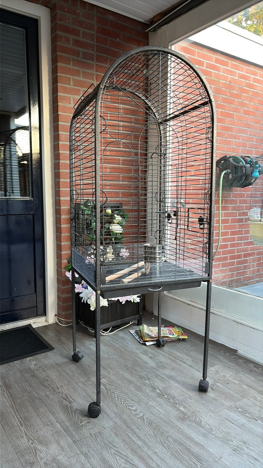 Grote vogelkooi / op wielen, Ophalen, Zo goed als nieuw, Metaal, Vogelkooi