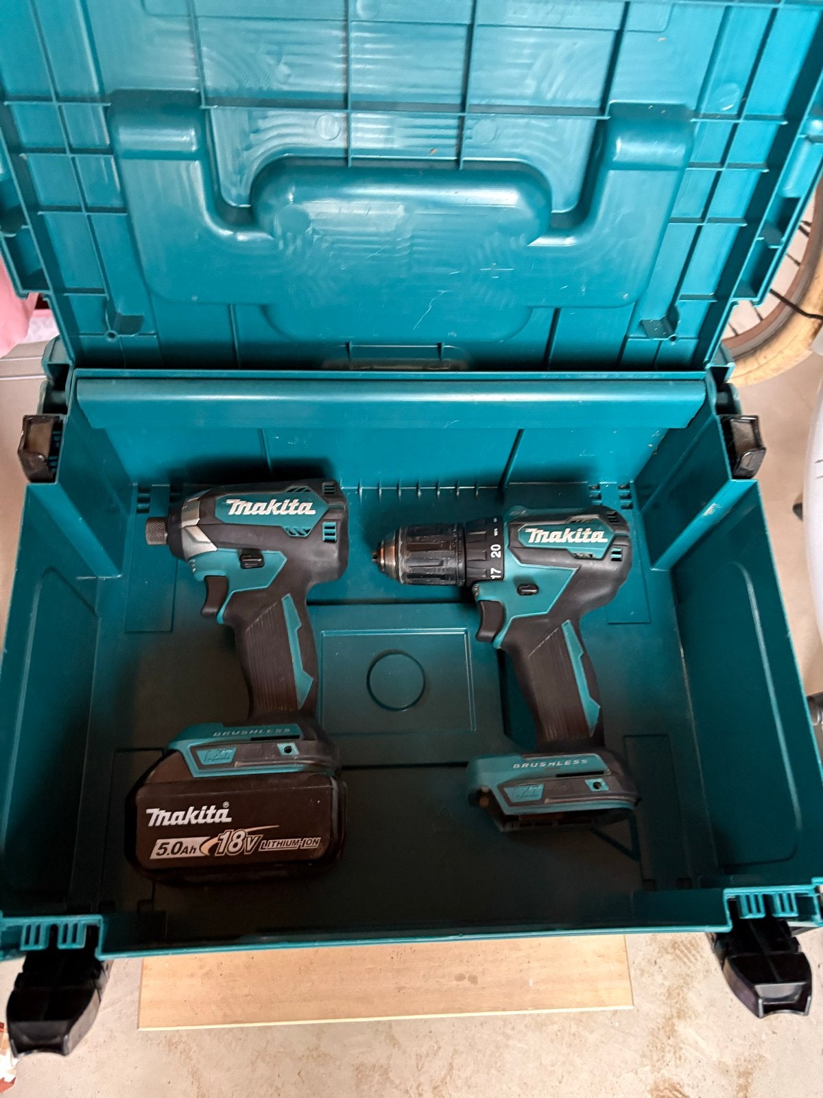 Makita DTD153 en DDF483 set met 1 5ah accu, Gebruikt, Variabele snelheid, Ophalen of Verzenden, Boor- en Schroefmachine