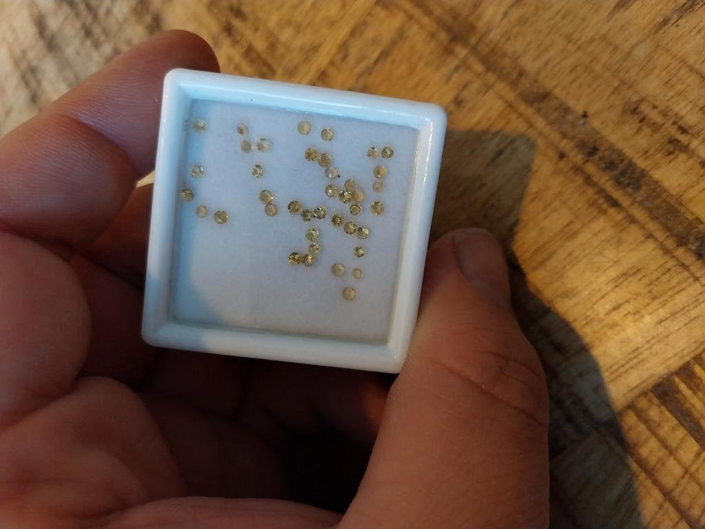 2mm kleine hand geslepen citrien, Ophalen of Verzenden, Zo goed als nieuw