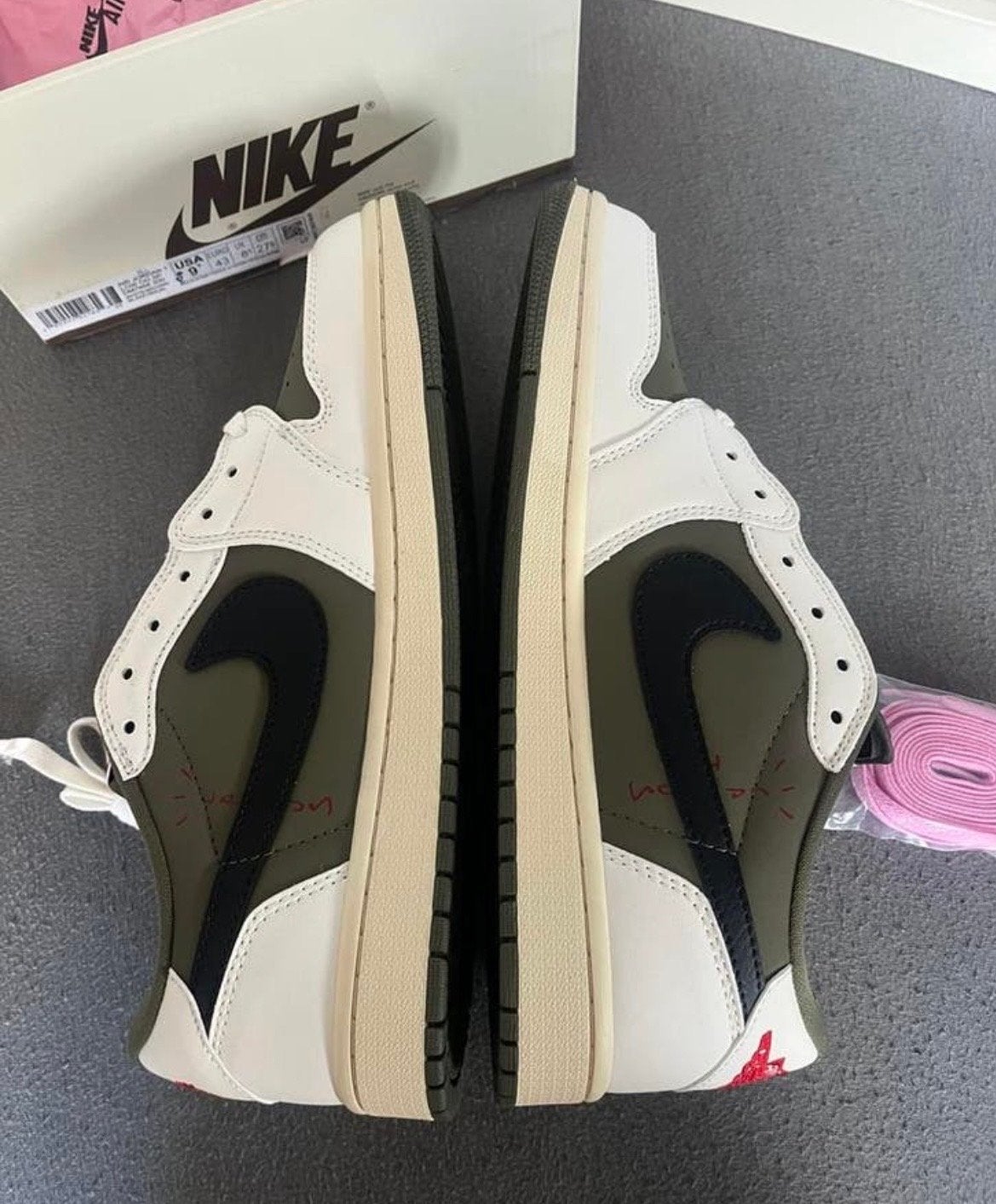 Travis Scott x Air Jordan 1 Low Olive - Maat 40, Ophalen of Verzenden, Nieuw, Overige kleuren, Sneakers of Gympen