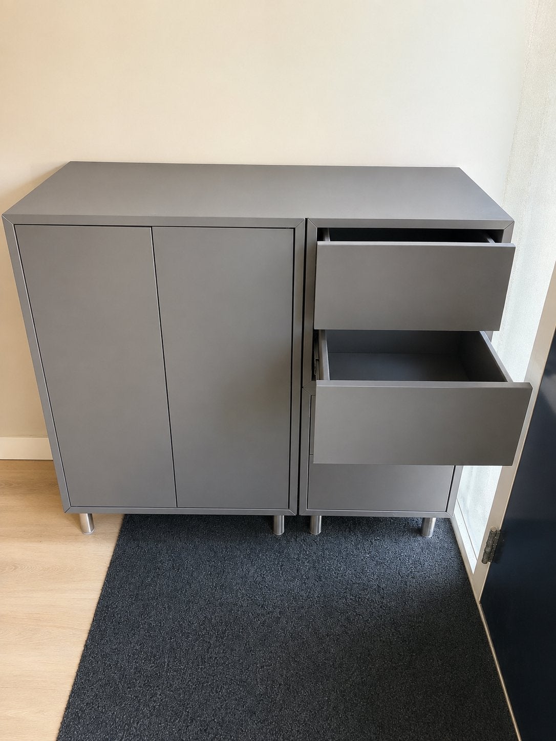 Eket ikea kast donkergrijs, Huis en Inrichting, Kasten | Roldeurkasten en Archiefkasten, Ophalen, 50 tot 100 cm, Zo goed als nieuw