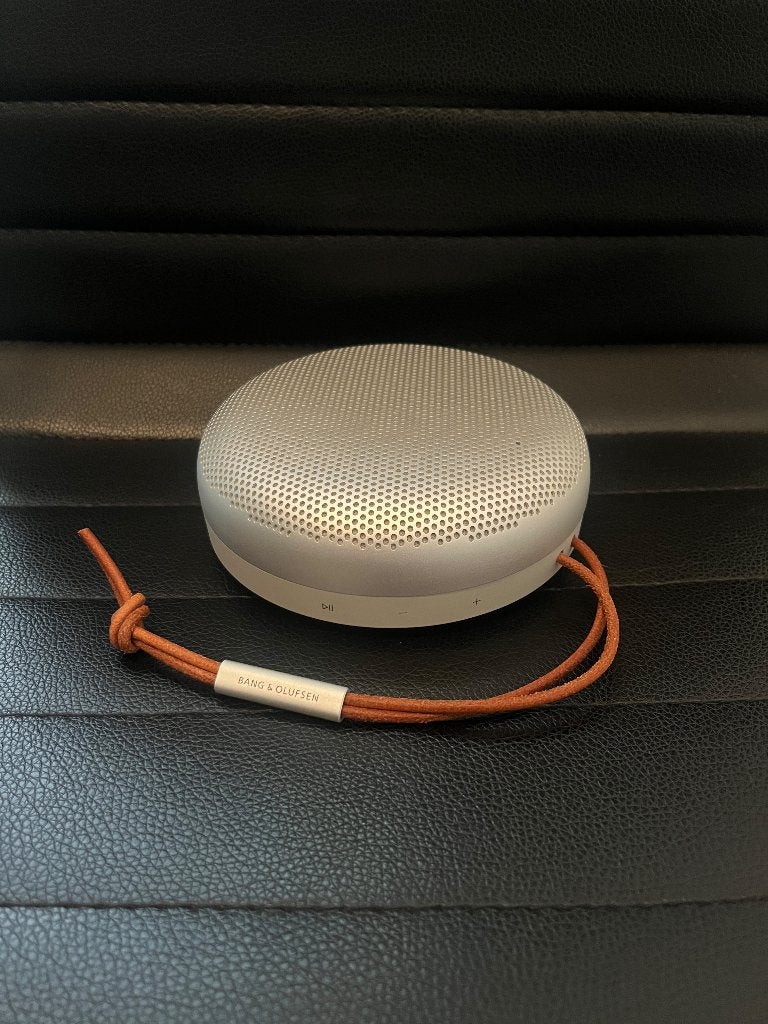 Bang & Olufsen Beosound A1 2e generatie – nieuwstaat, Ophalen, Bluetooth, Zo goed als nieuw, Draagbare speaker