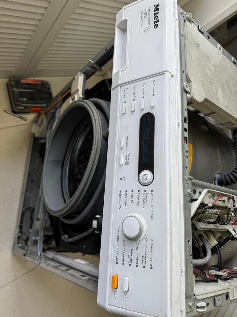 Miele W5736 Wasmachine voor onderdelen of reparatie, Ophalen, Gebruikt, Voorlader, 85 tot 90 cm