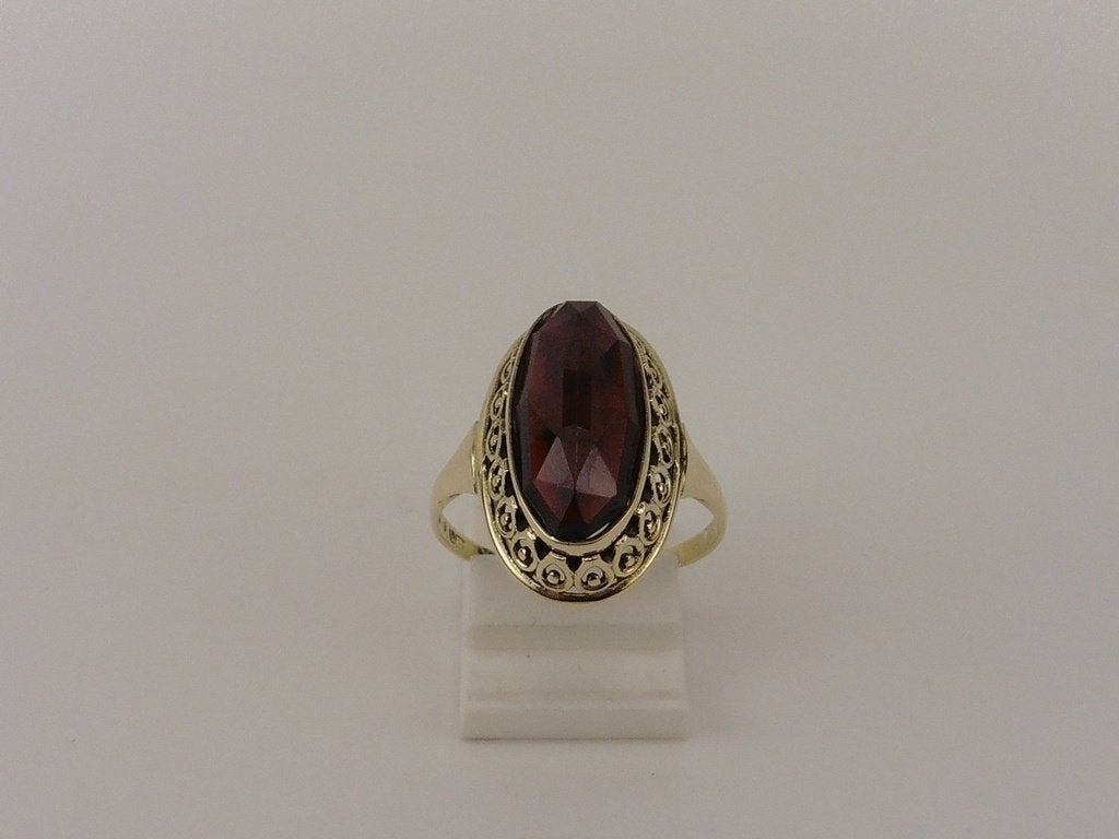 Gouden damesring met granaat                             G86, Gebruikt, Ophalen of Verzenden, ., Dame
