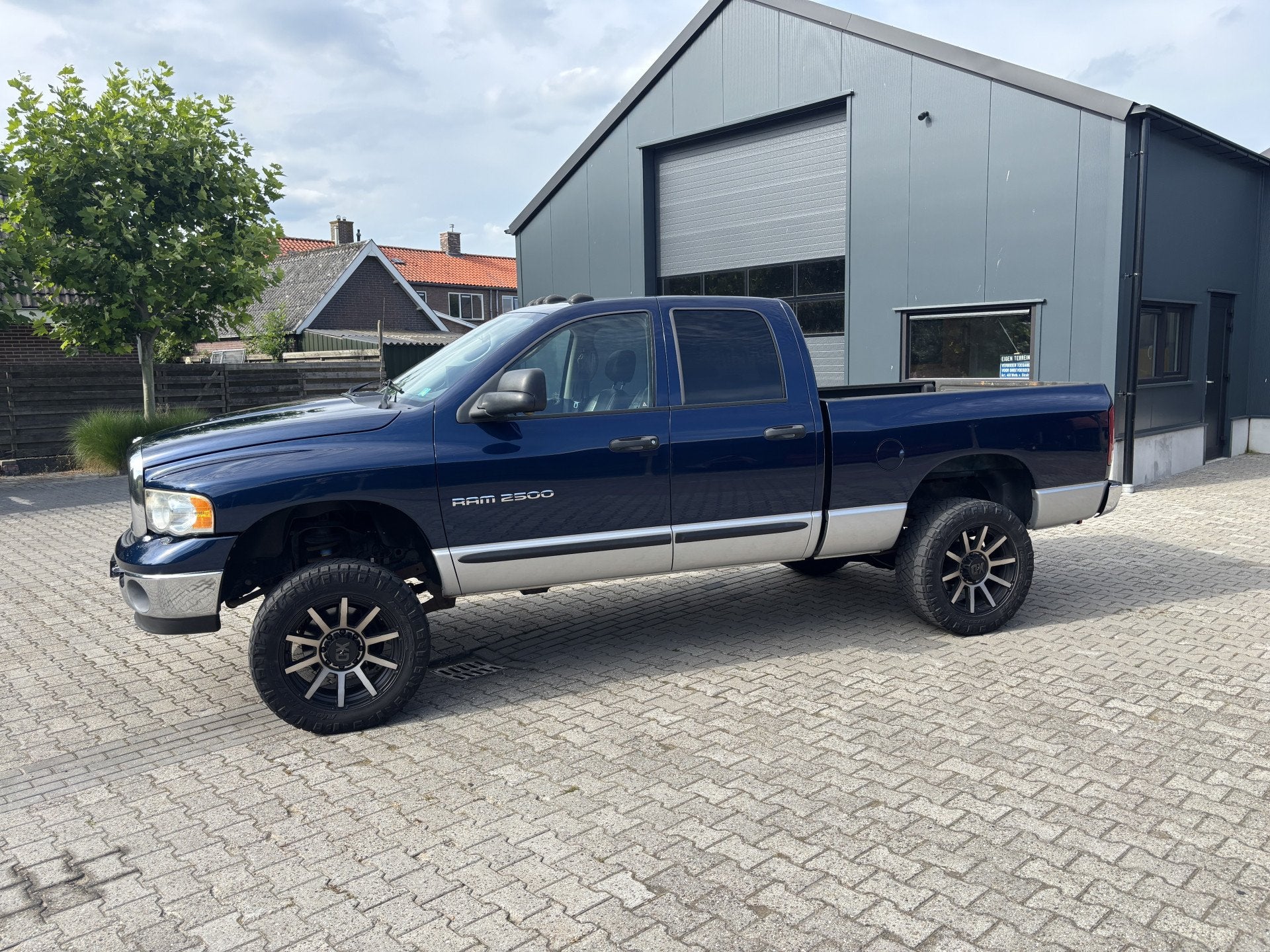 Foto 3 van Dodge Ram 2500 SLT 5.9L Cummins. 4wd, Crew-Cab, Nw-APK, Youn