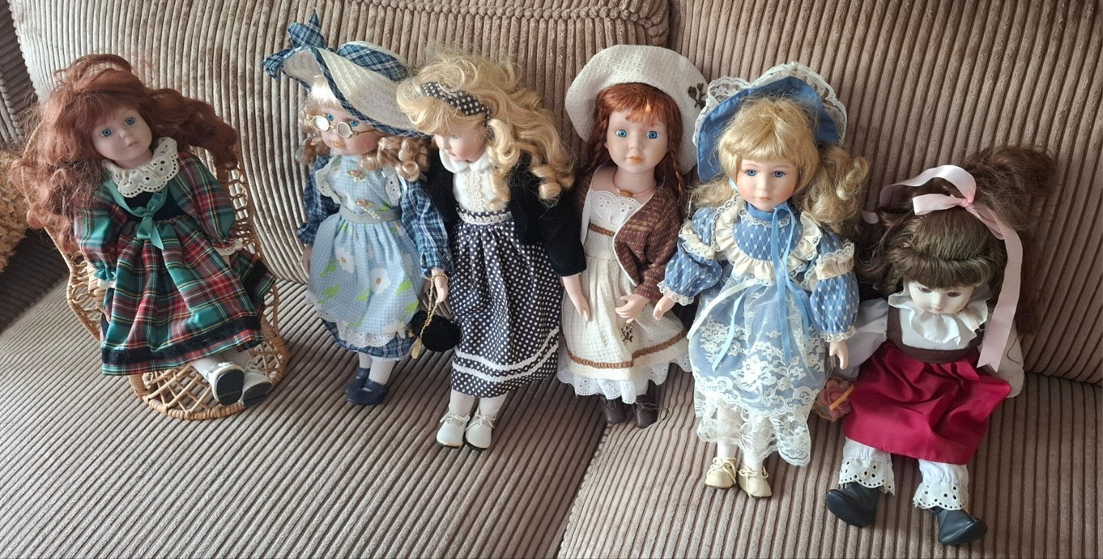 Porseleinen poppen 6 stuks met diverse kleding en accessoire, Verzamelen, Ophalen of Verzenden, Gebruikt, Pop