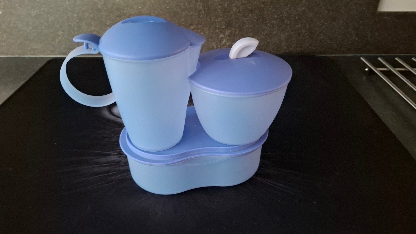 Tupperware set: melkkan, suikerpot en dienblad, Huis en Inrichting, Blauw, Beker of Kan, Ophalen of Verzenden, Zo goed als nieuw