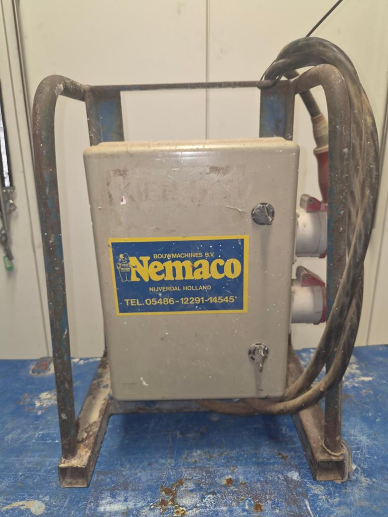 Bouwstroomverdeler Krachtpaddenstoel Nemaco 32A, Ophalen