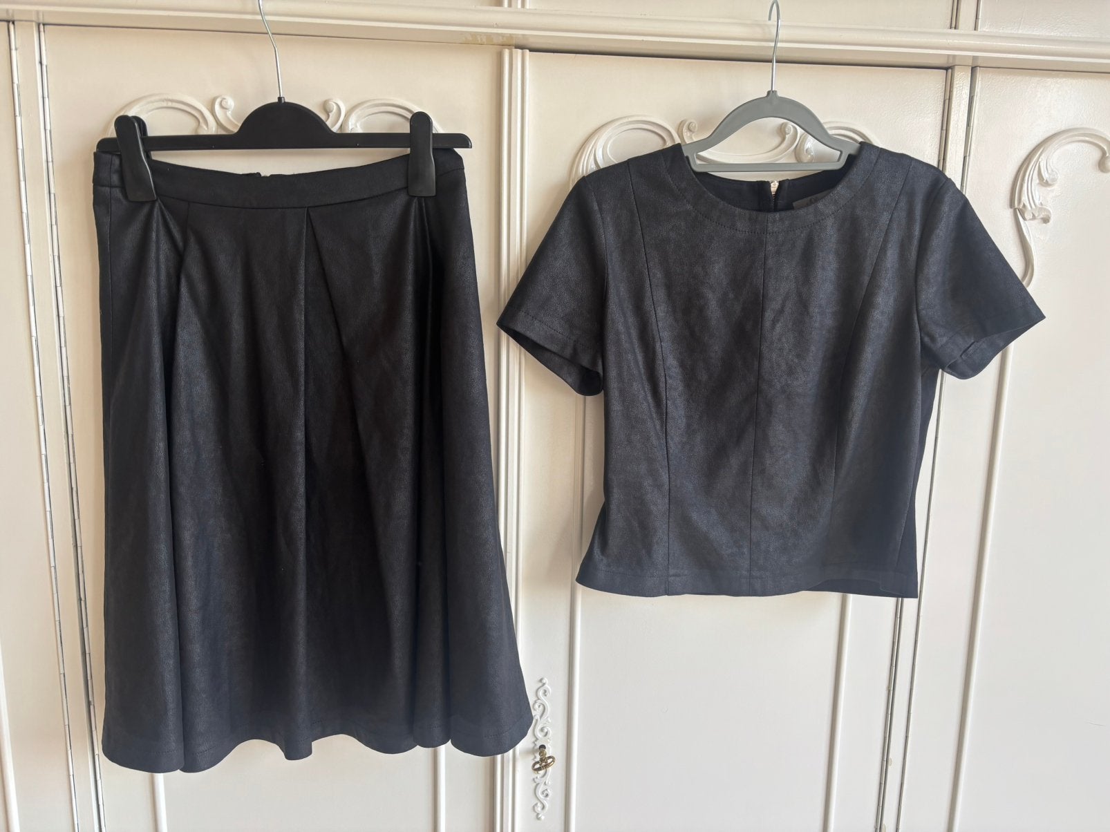 Nieuw zwart leer look rok en shirt S. Oliver maat 36, Zwart, Nieuw, Ophalen of Verzenden, Knielengte