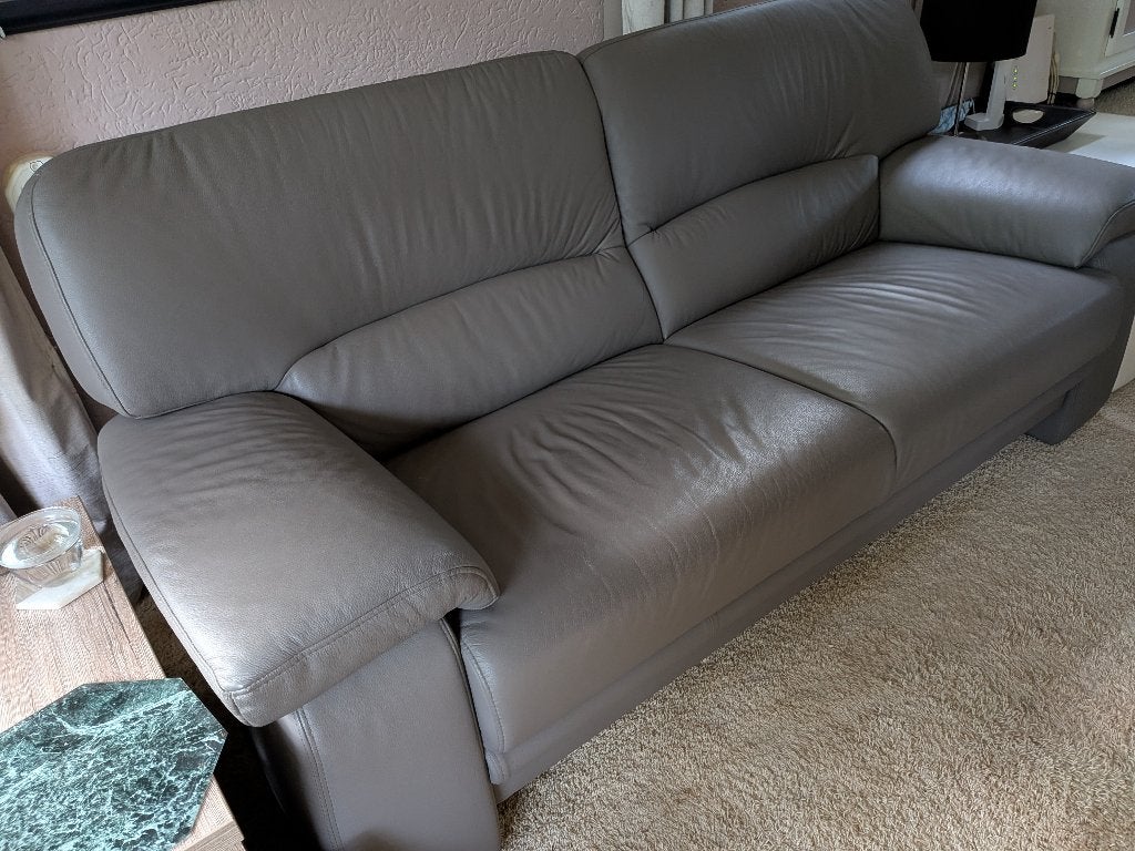 Comfortabele grijze leren bank - 3-zits, Huis en Inrichting, Ophalen, Gebruikt, Minder dan 75 cm, Modern klassiek