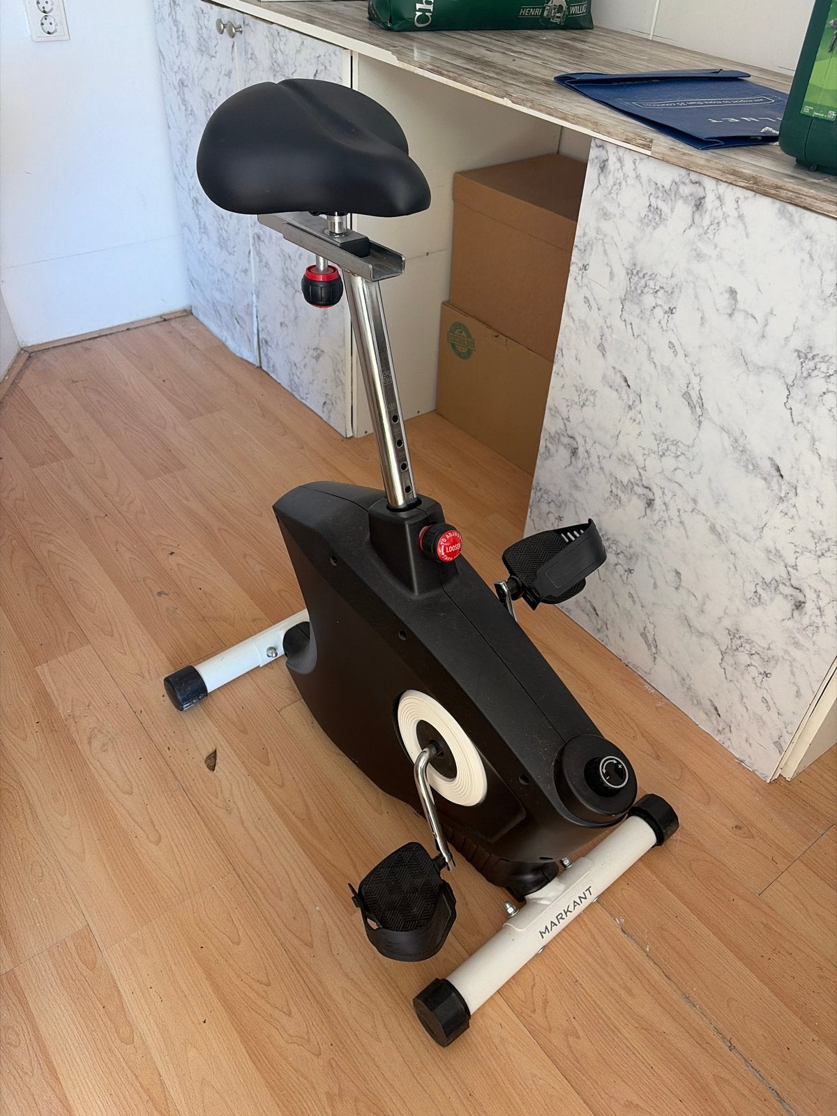 Markant Hometrainer - Compact en Verstelbaar, Sport en Fitness, Ophalen, Gebruikt, Metaal, Benen