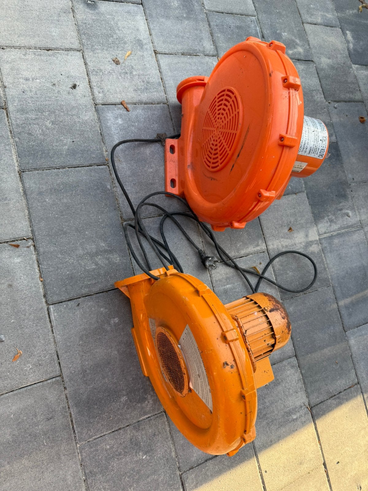 2 blowers voor opblaaspop of springkussen, Ophalen of Verzenden, Zo goed als nieuw